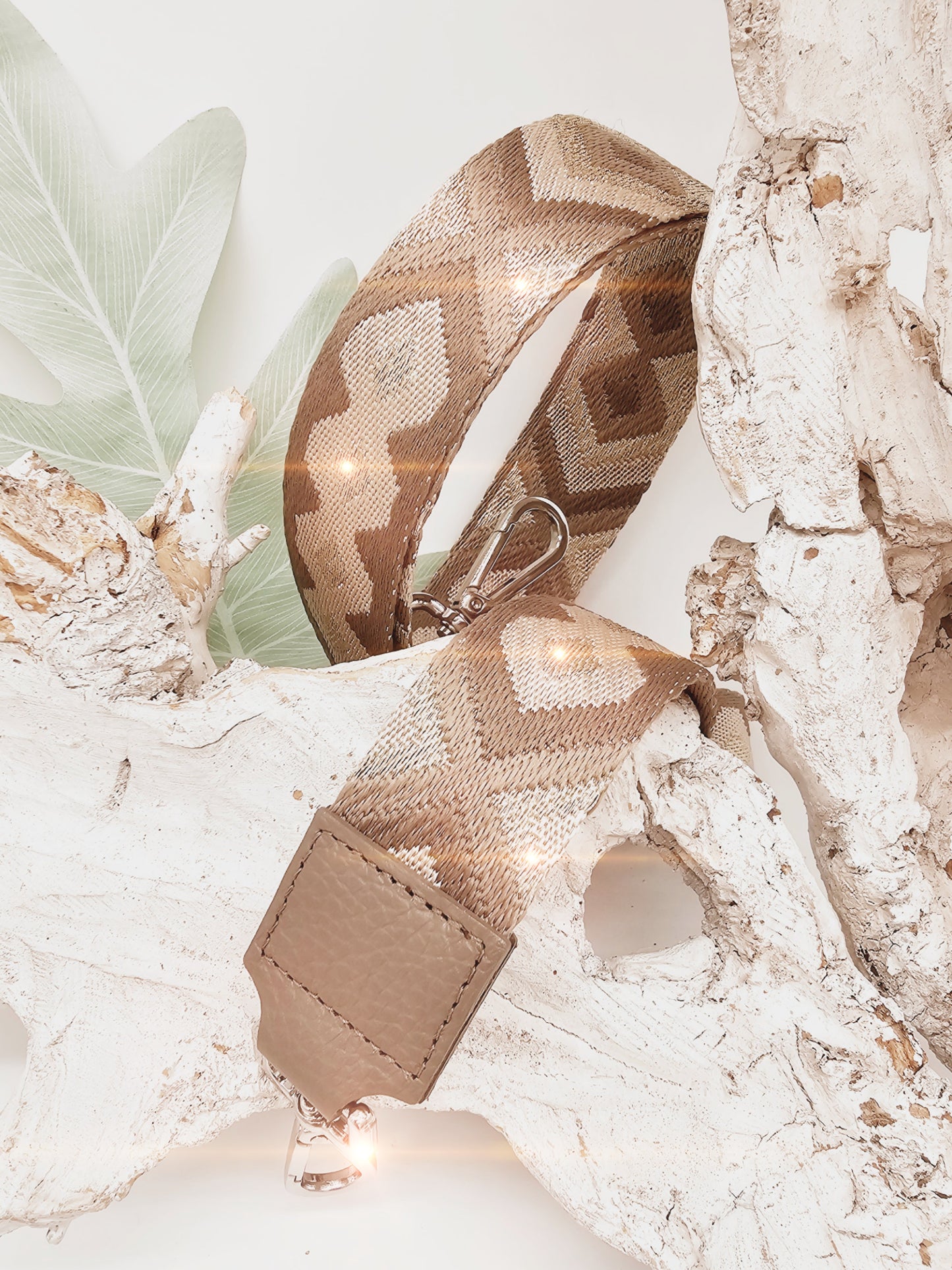 Taschengurt in taupe, beige und rosa mit sieben in Silber