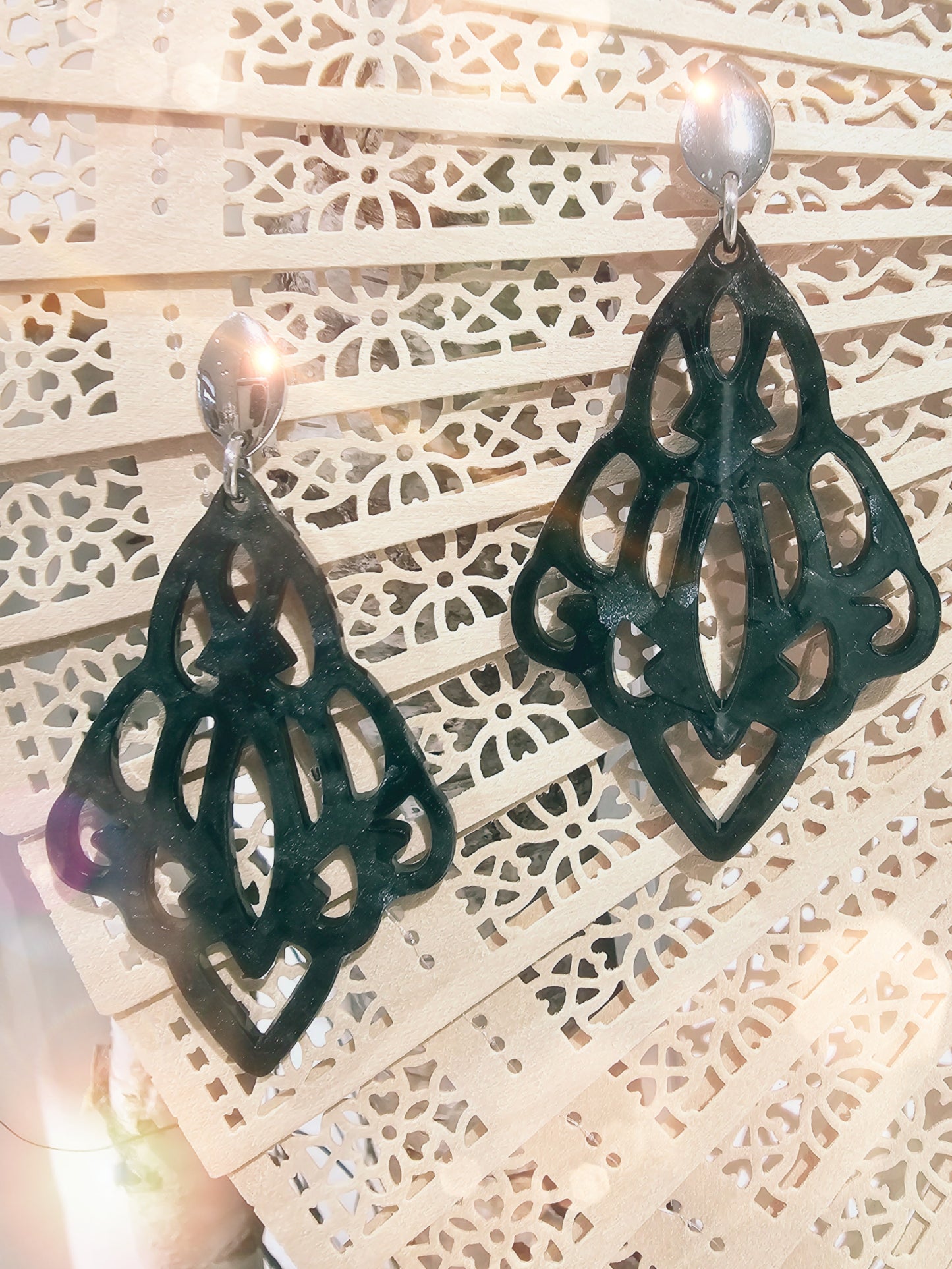 boho-ohrringe-leicht-resin-schwarz-1