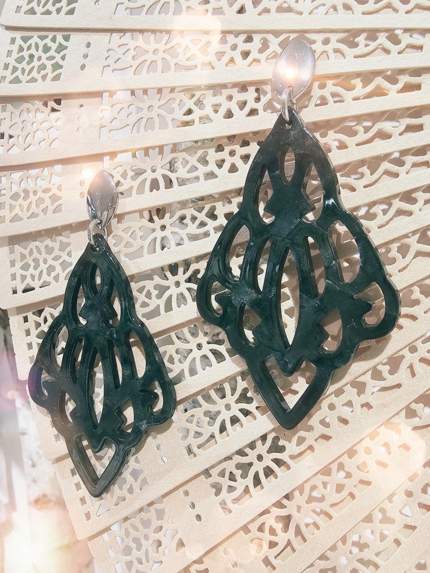 boho-ohrringe-leicht-resin-schwarz-1