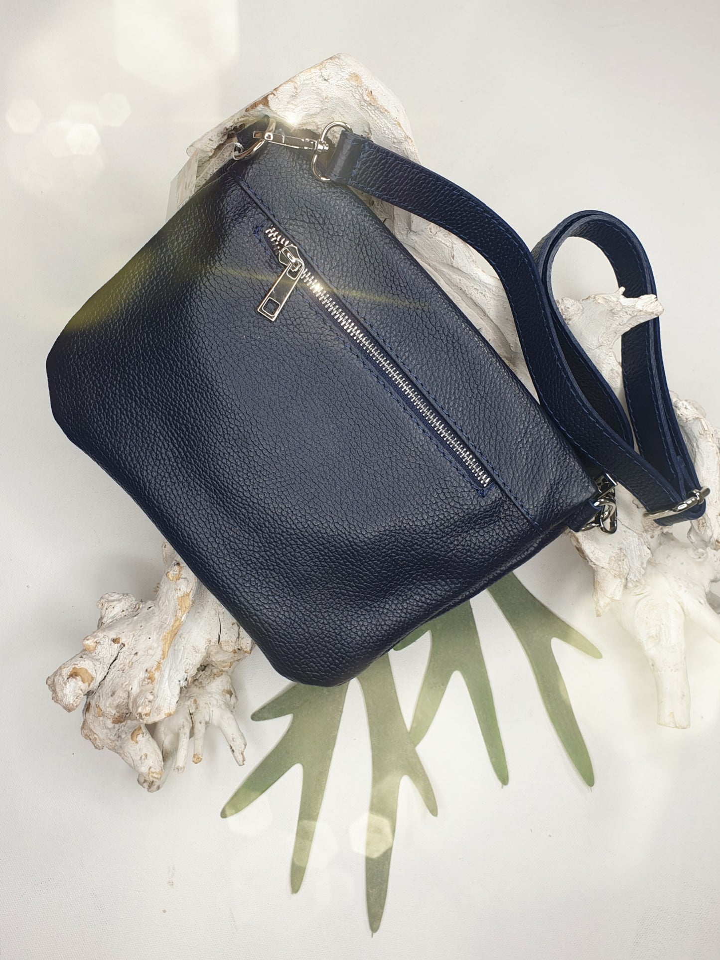 crossbody-bauchtasche-dunkelblau-leder-1