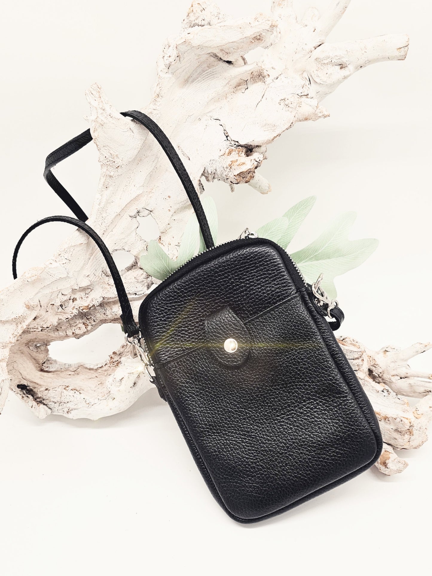 handytasche-crossbody-klein-schwarz-leder-1