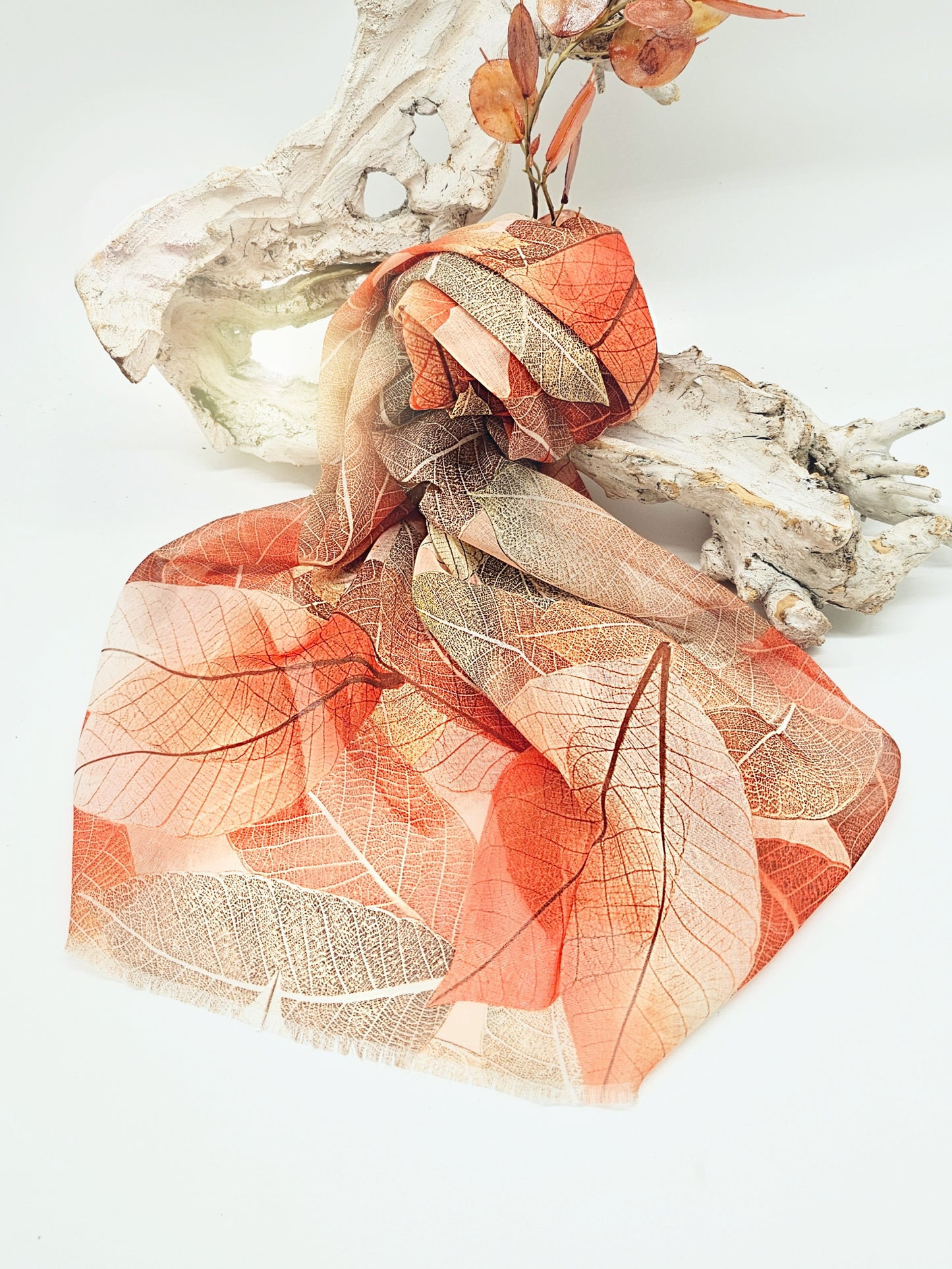 schal-blaettermuster-orange-1