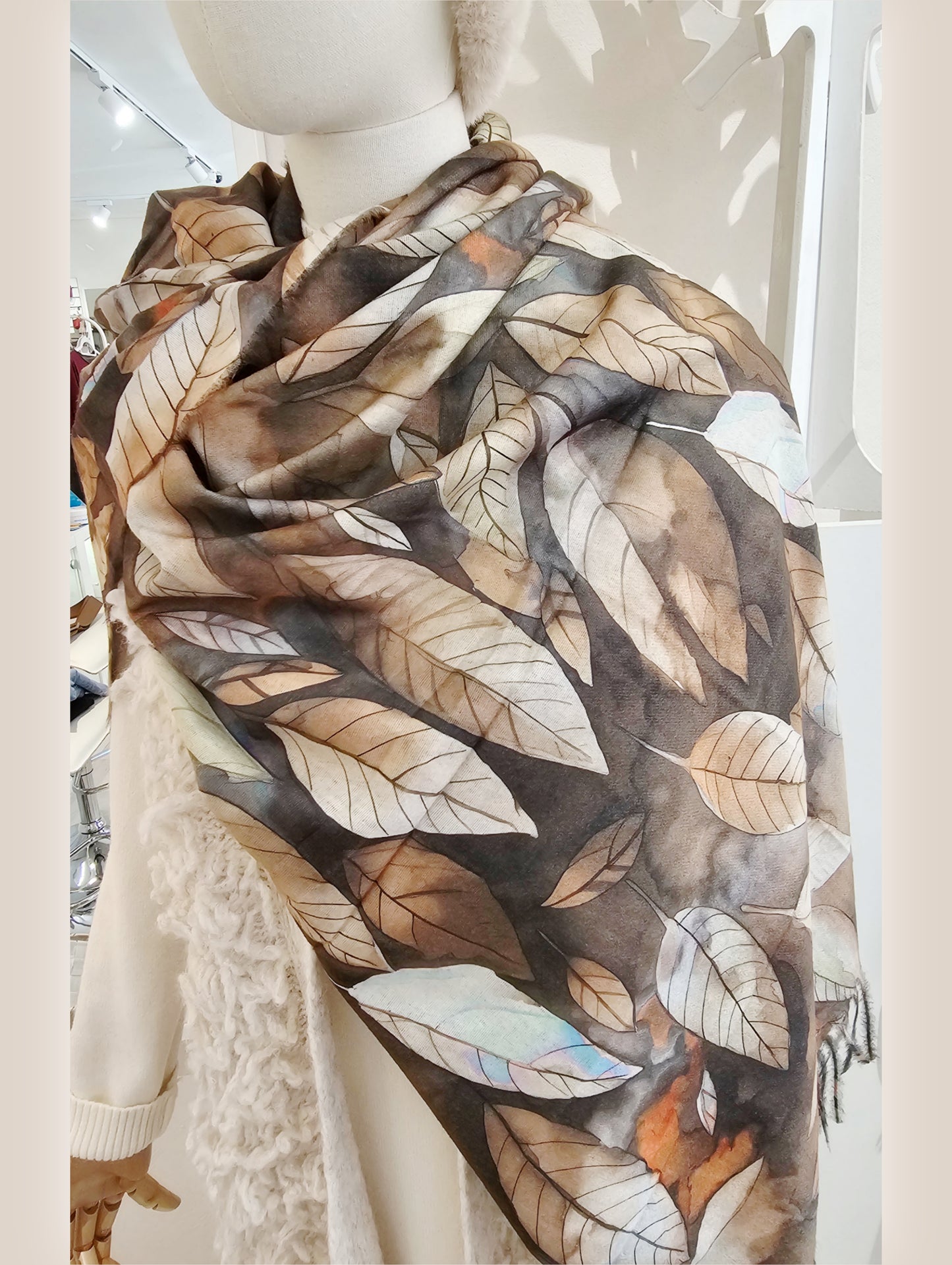 schal-braun-oliv-rost-blaetter-viskose-1
