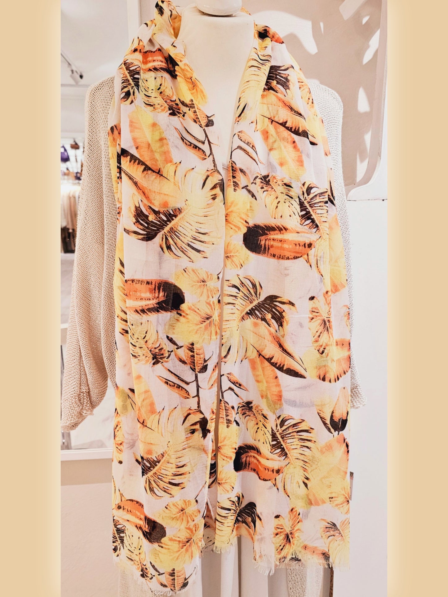 schal-gelb-blaettermuster-1