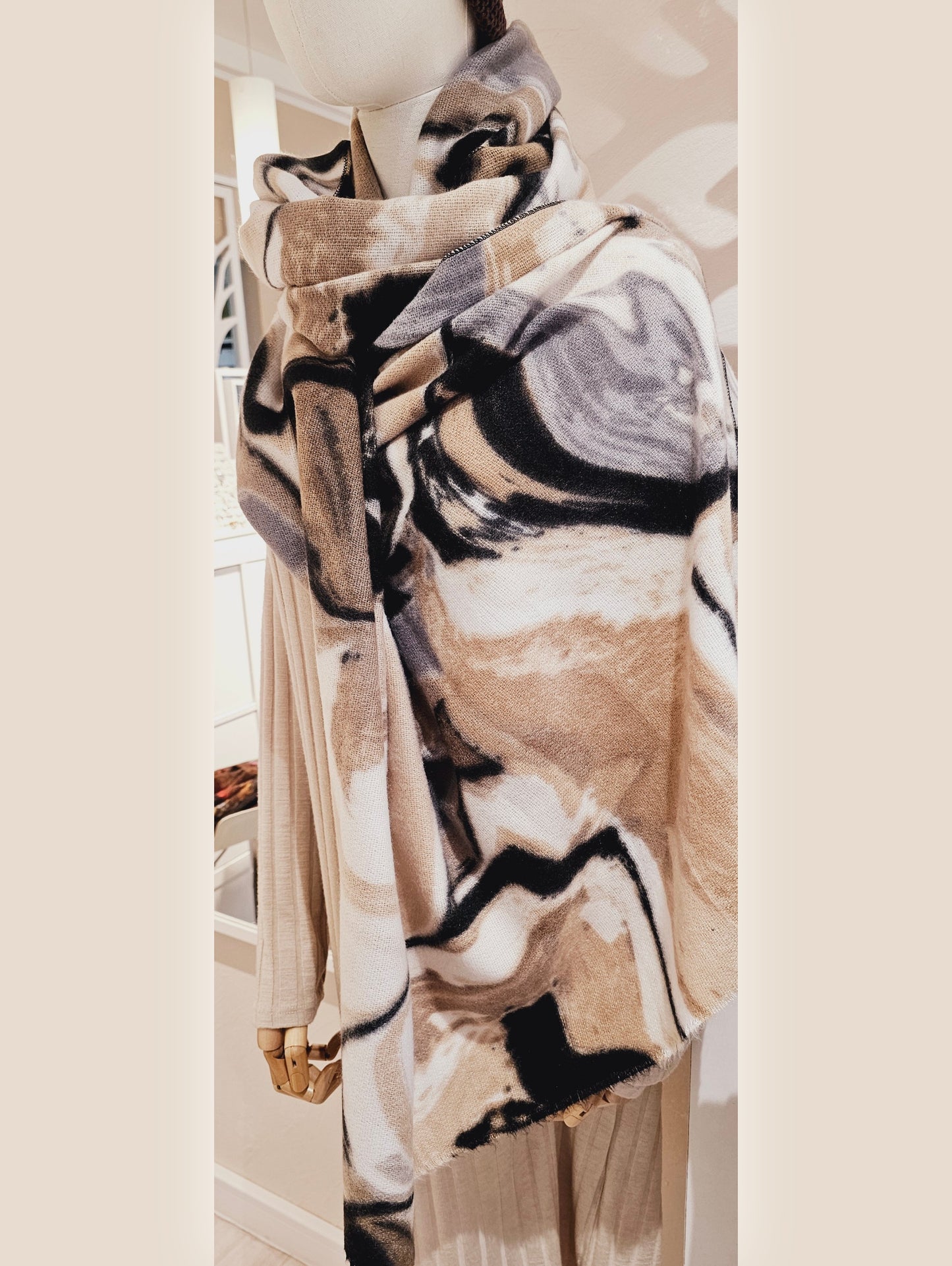 schal-kuschelig-muster-beige-camel-blau-1