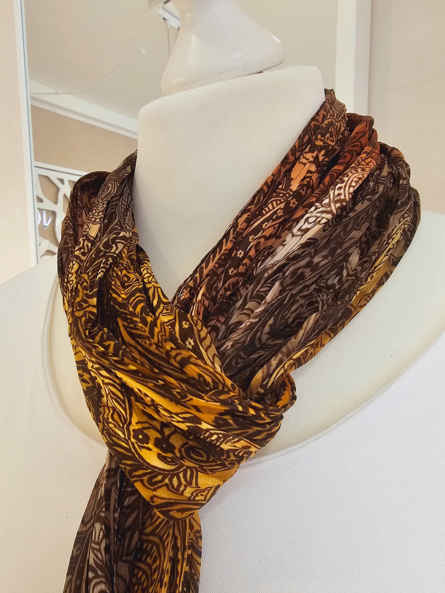 schal-paisley-plissee-schmal-braun gelb