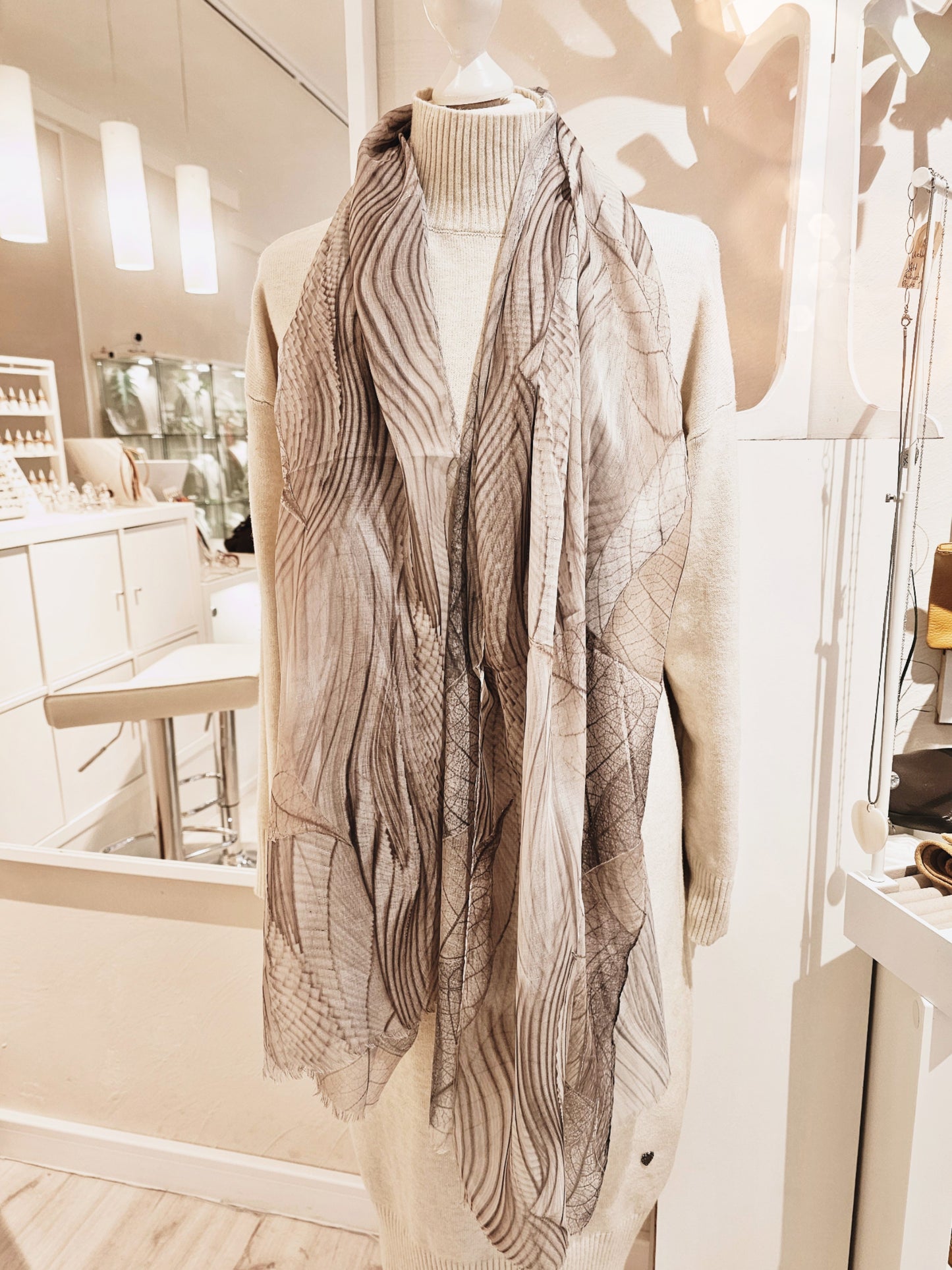 schal-seide-taupe-1