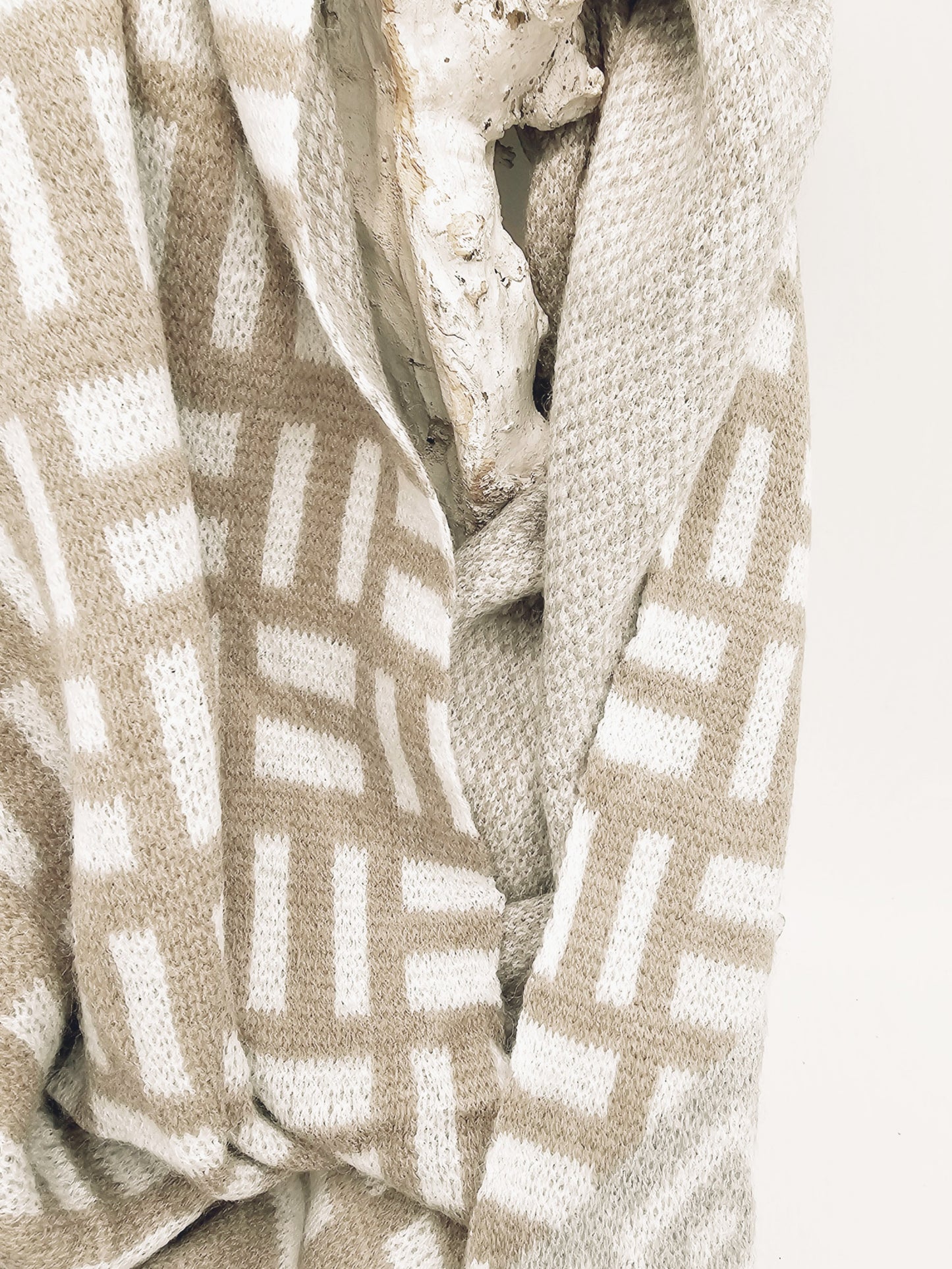 schal-strick-dreieck-beige-taupe-1