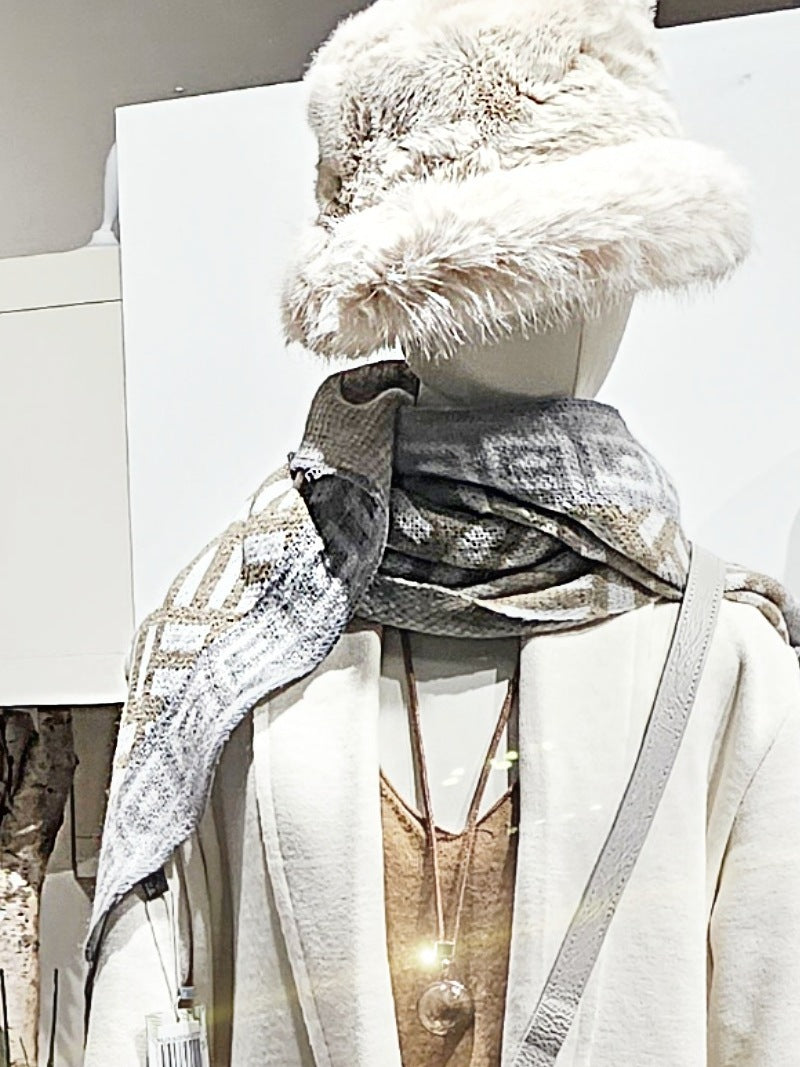 schal-strick-dreieck-beige-taupe-1