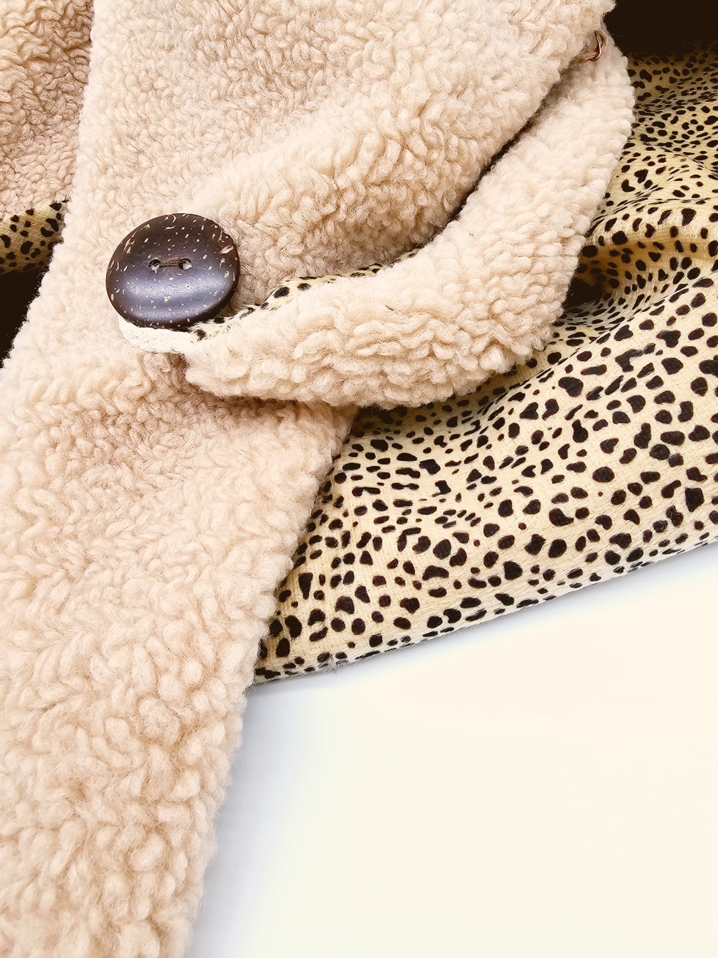 schal-teddy-kunstfell-leomuster-camel-1
