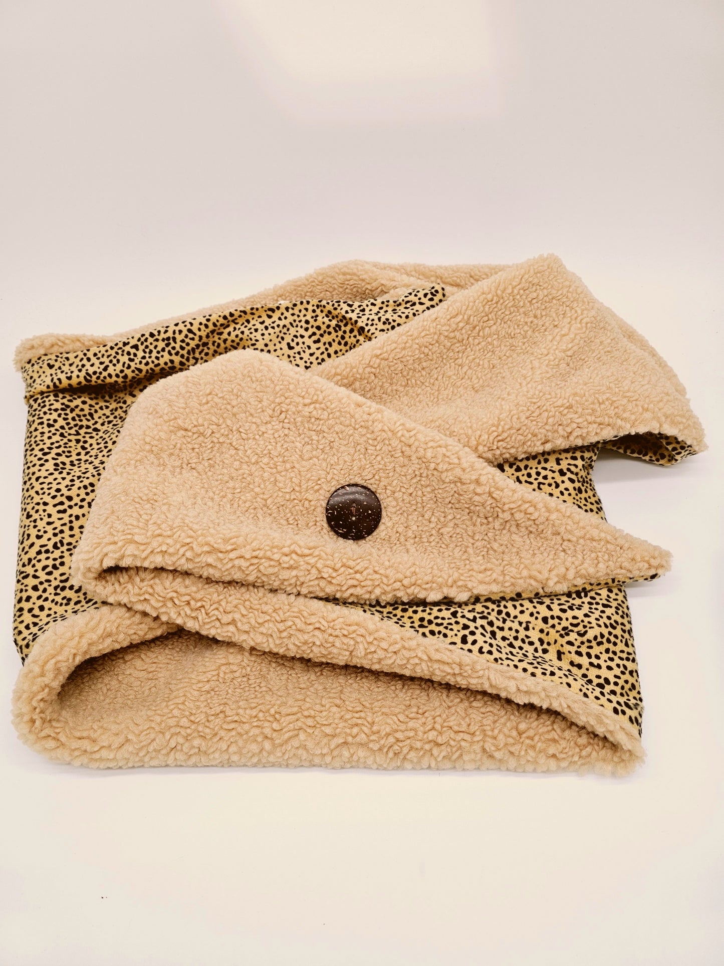 schal-teddy-kunstfell-leomuster-camel-1