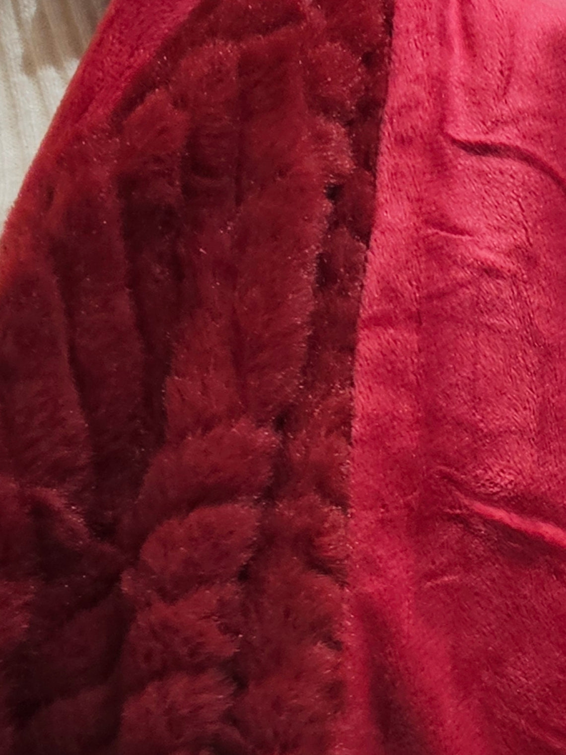 schal-teddyschal-kunstfellschal-rot-dreieck-1