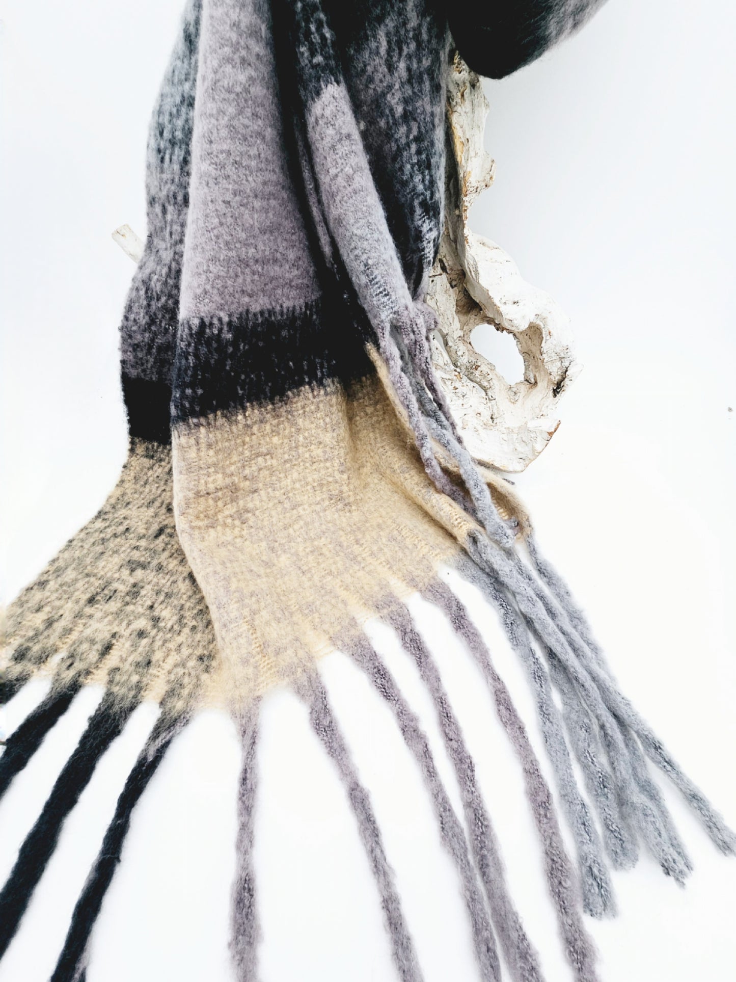 strickschal-lang-kuschelig-camel-grau-1