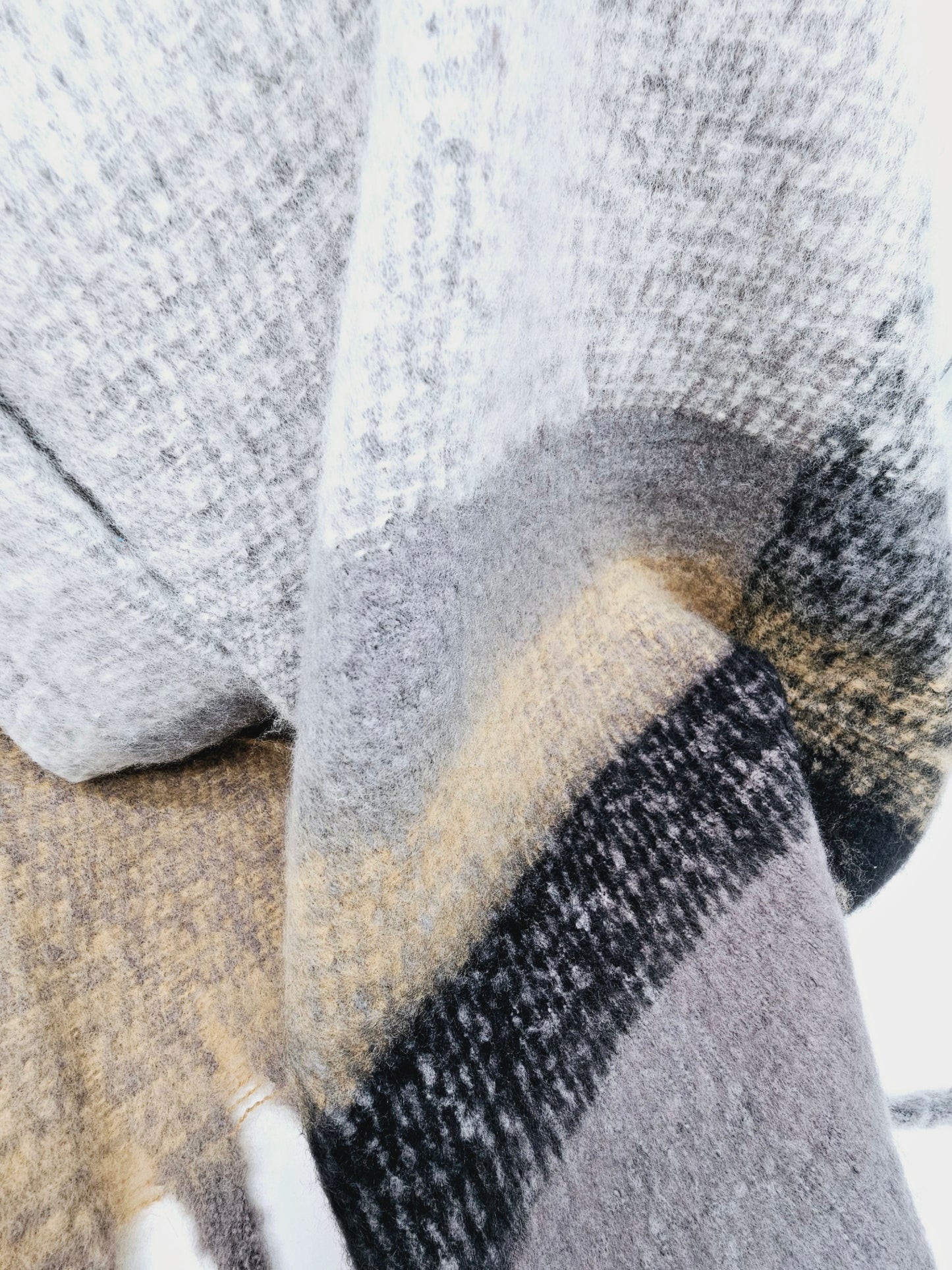 strickschal-lang-kuschelig-camel-grau-1
