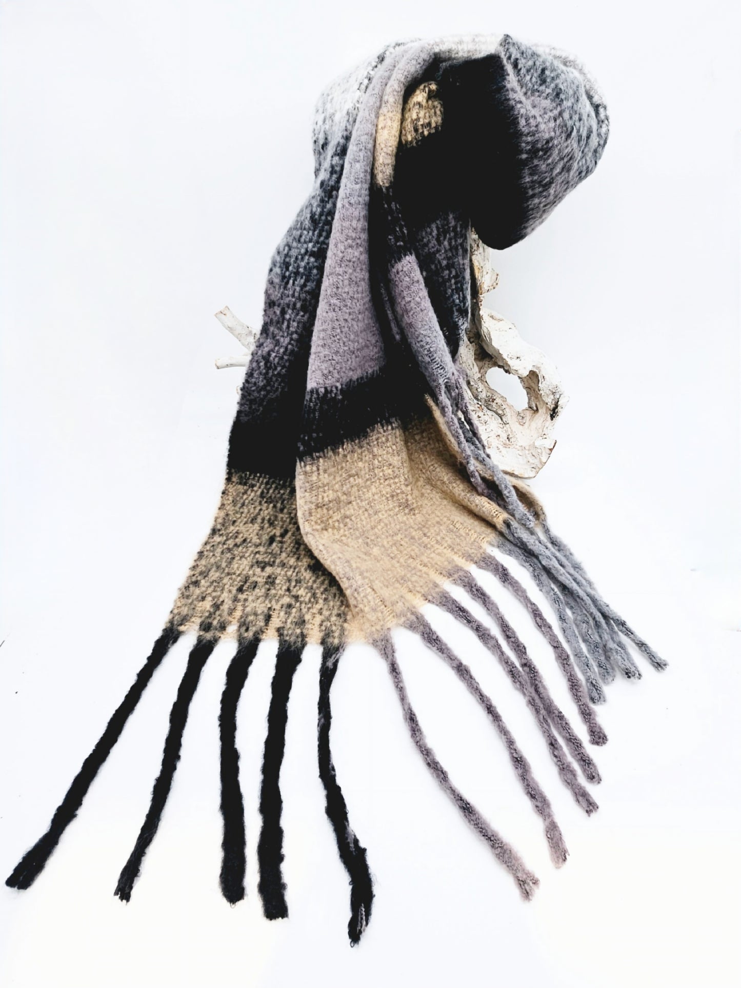 strickschal-lang-kuschelig-camel-grau-1