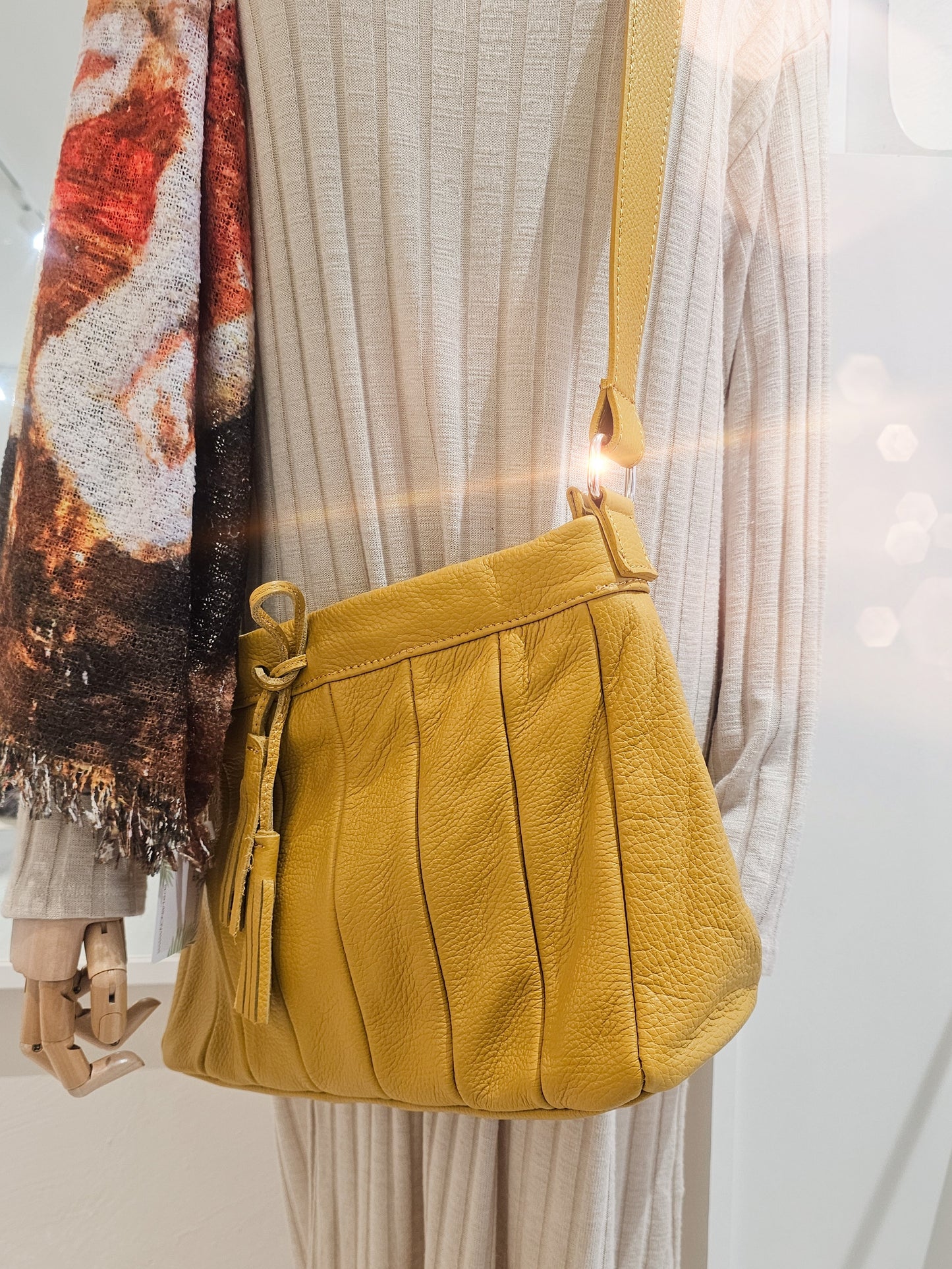 unhaengetasche-tasche-leder-senfgelb-1