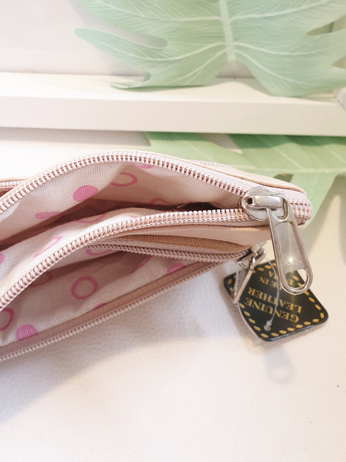 Mäppchen Etui aus Leder mit Handschlaufe in Rosa