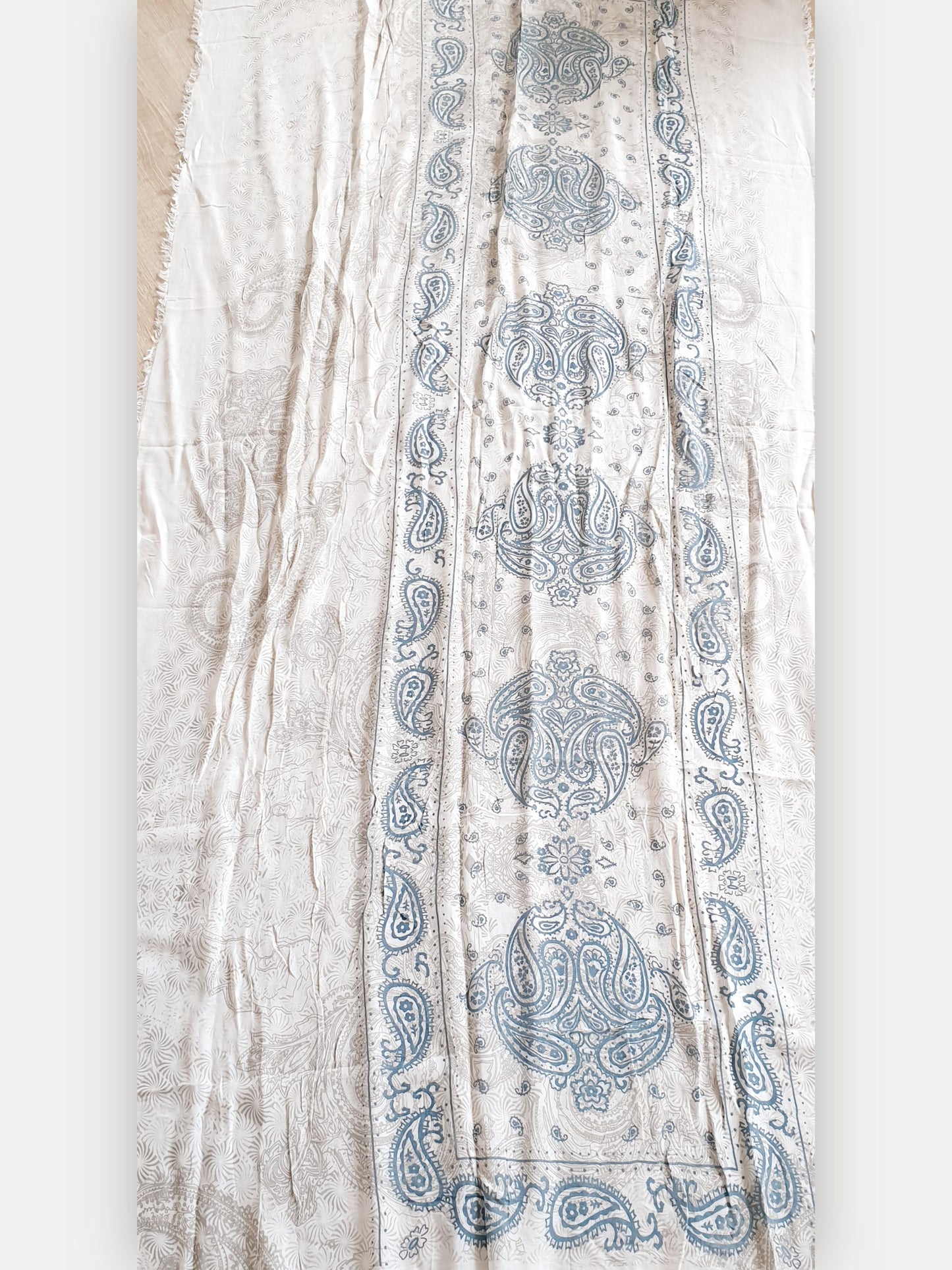 Schal pareo in Beige aus Modal mit paisley Muster in blau