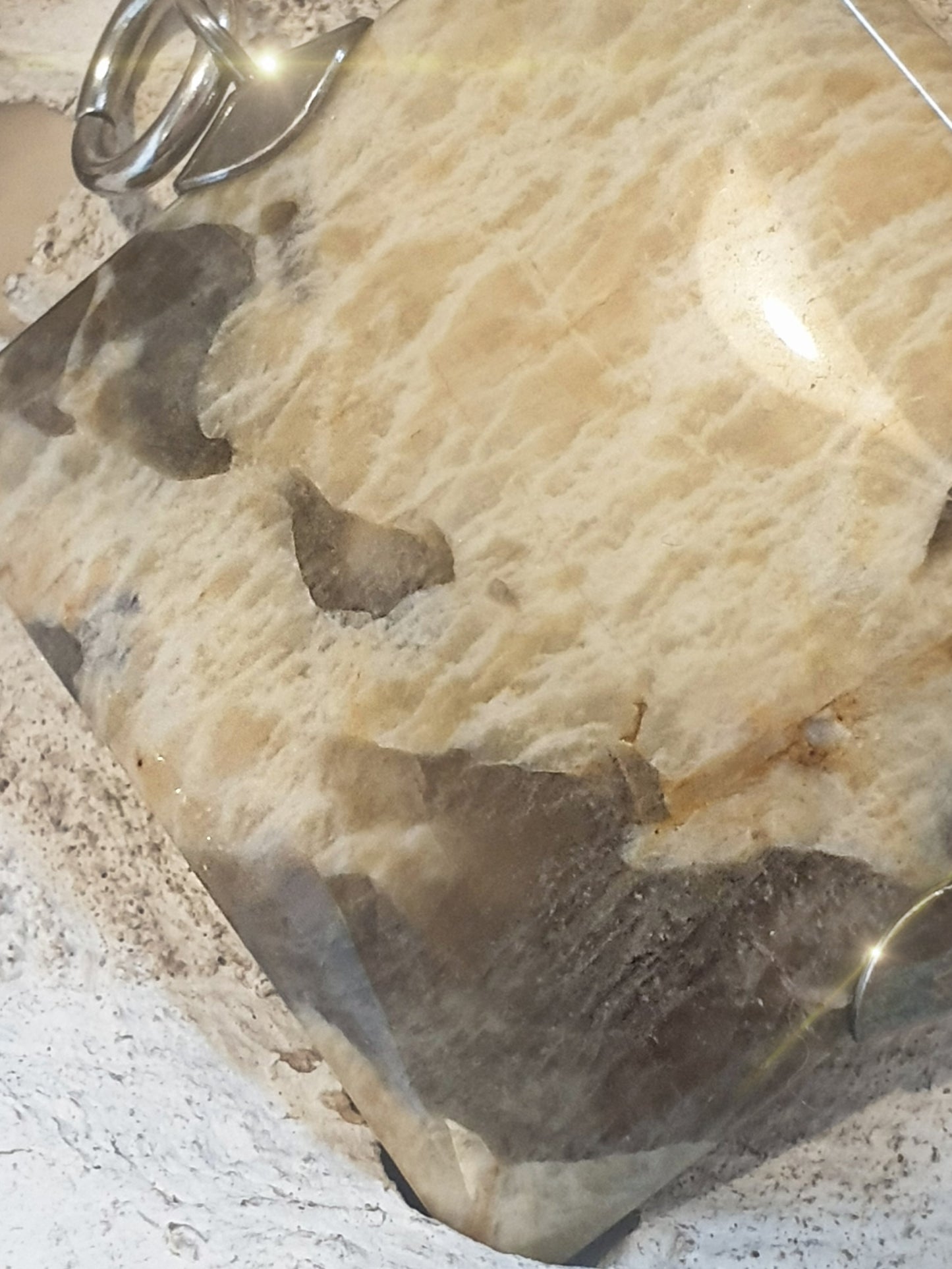 Großer, quadratischer Anhänger aus Feldspat