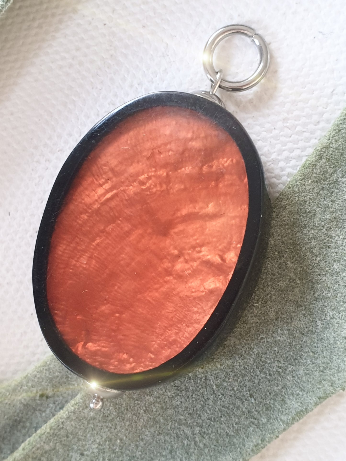 anhaenger-kette-oval-rot-orange-perlmutt-1