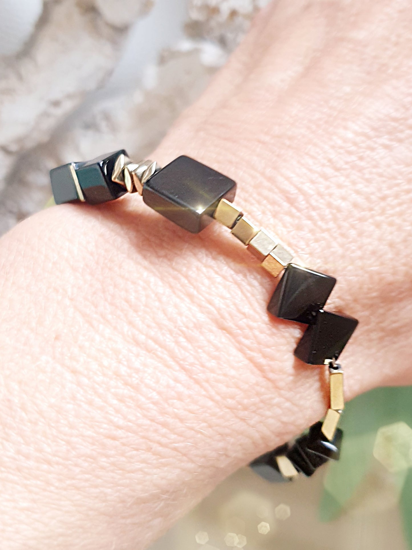 Armreif mit Onyx und Hämatit in Schwarz Gold