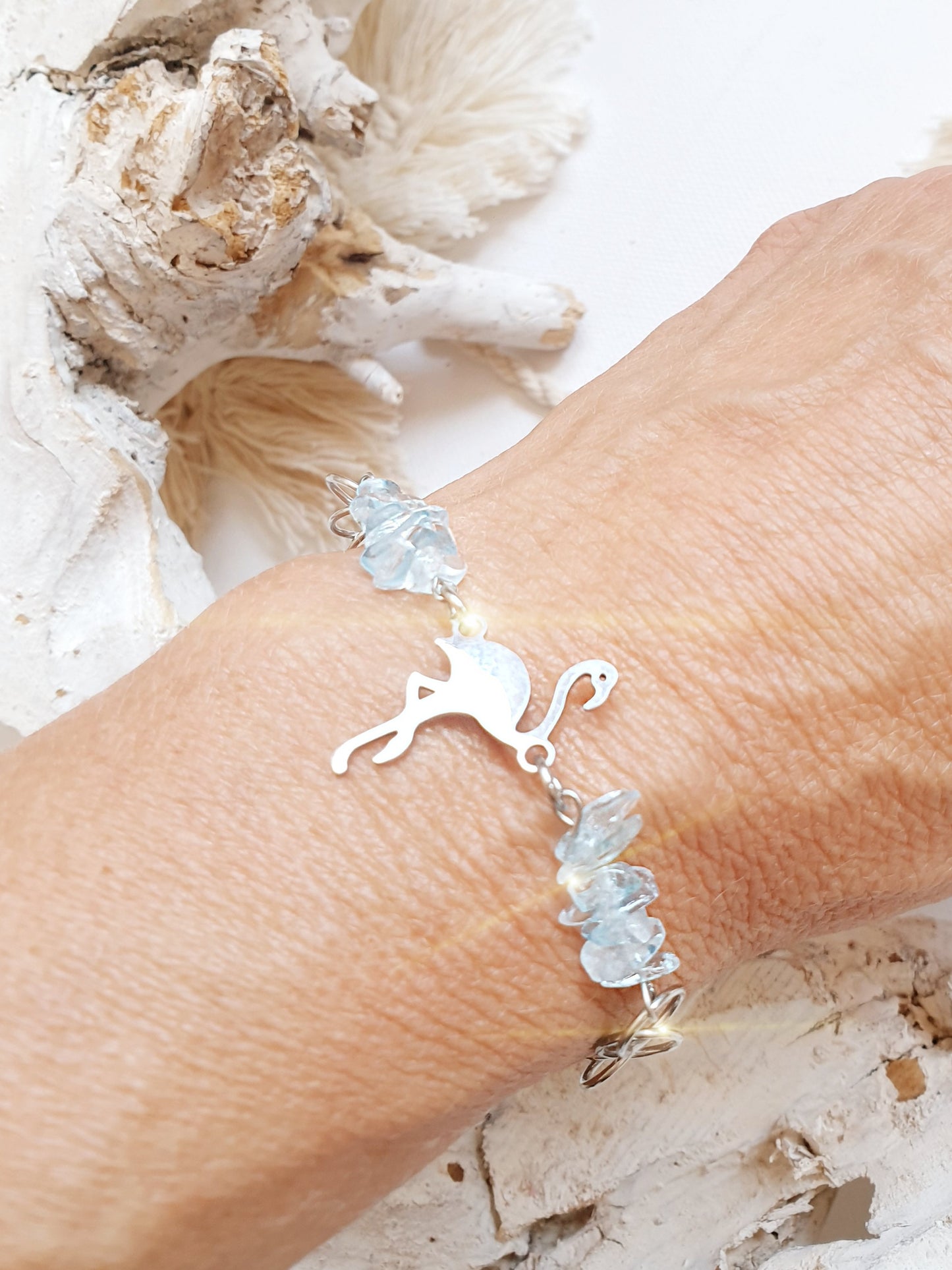 Armband mit Bergkristall in türkis und Flamingo