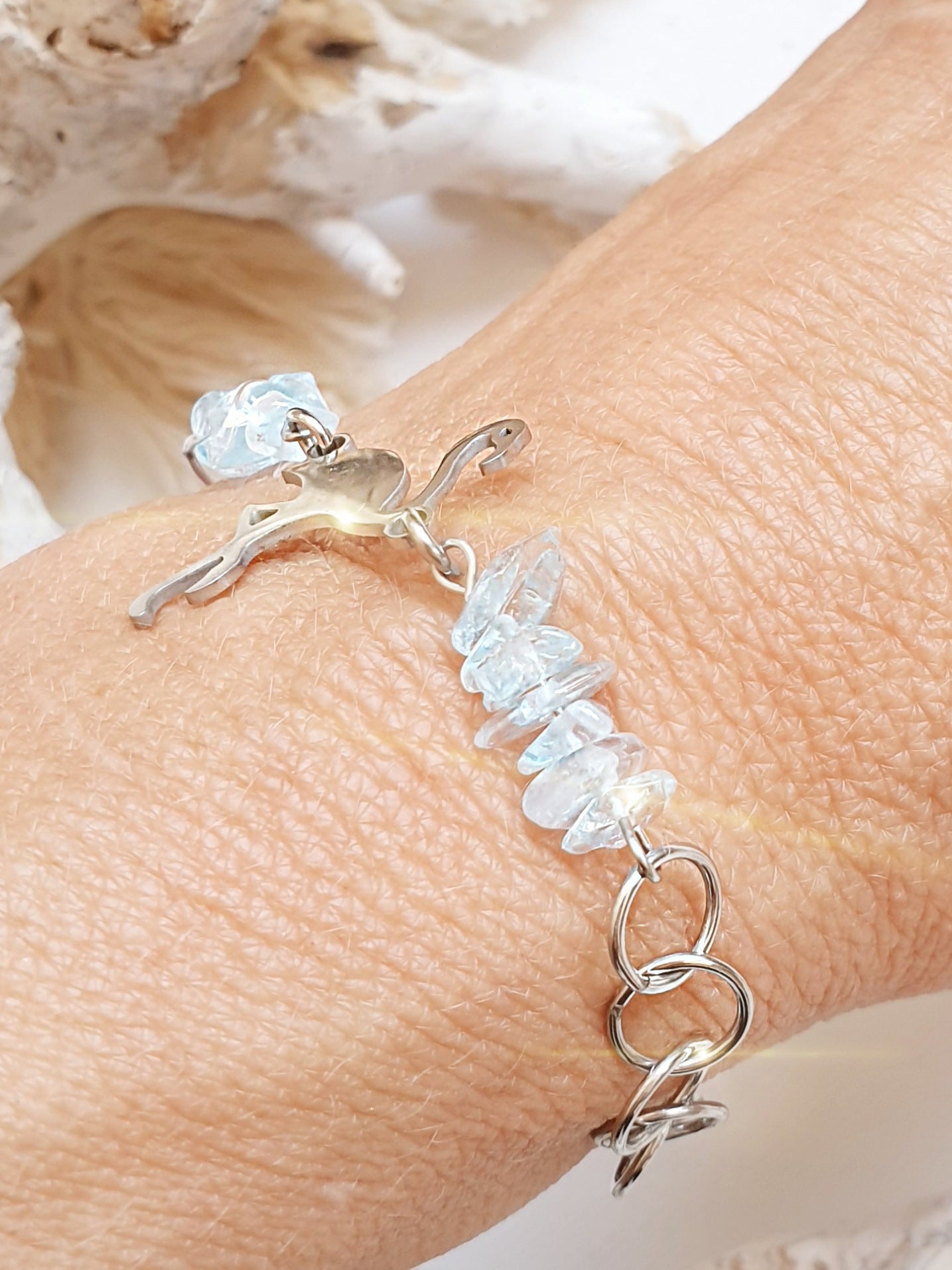 Armband mit Bergkristall in türkis und Flamingo