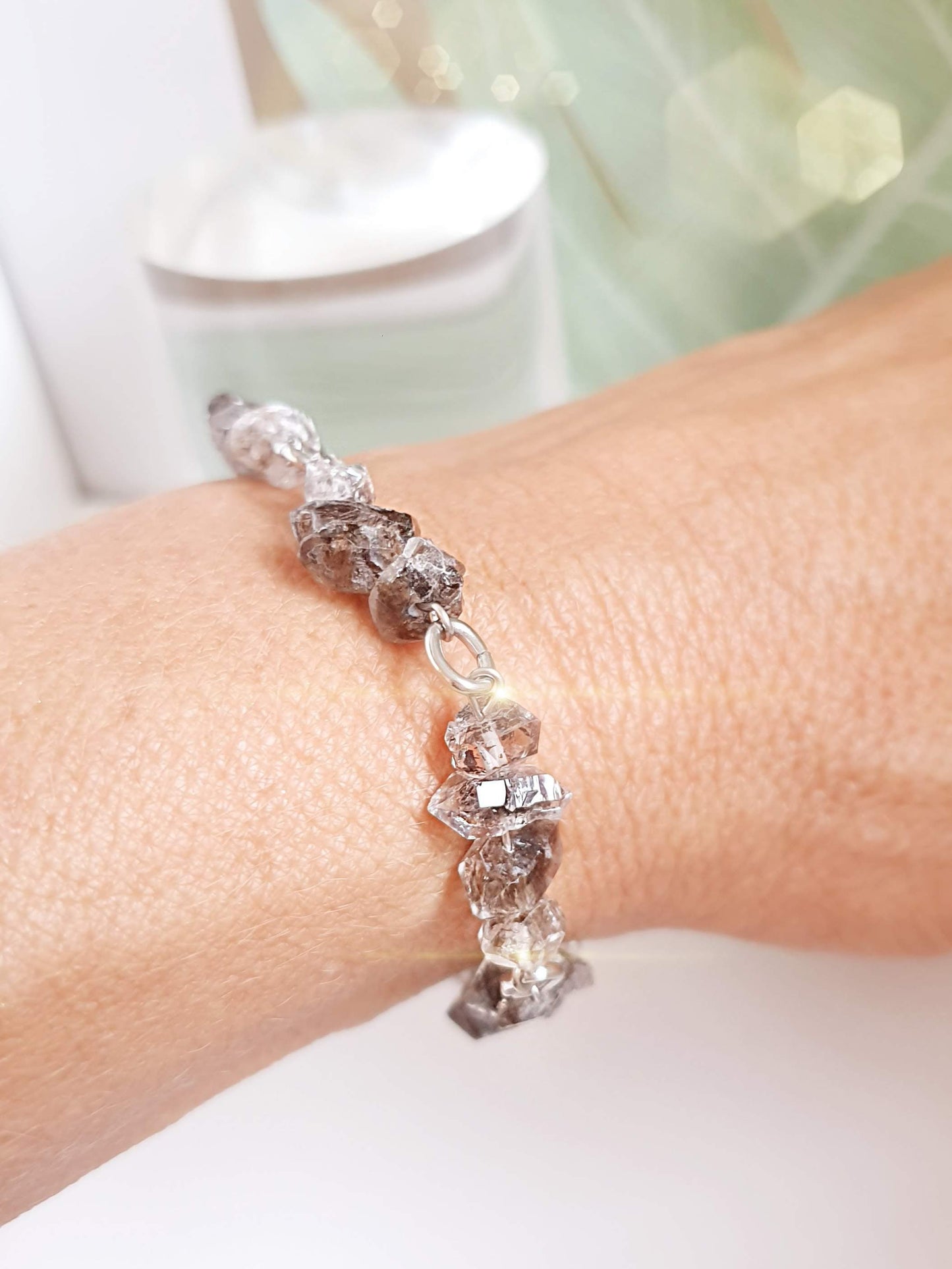 Armband mit Herkimer Diamanten an Arm