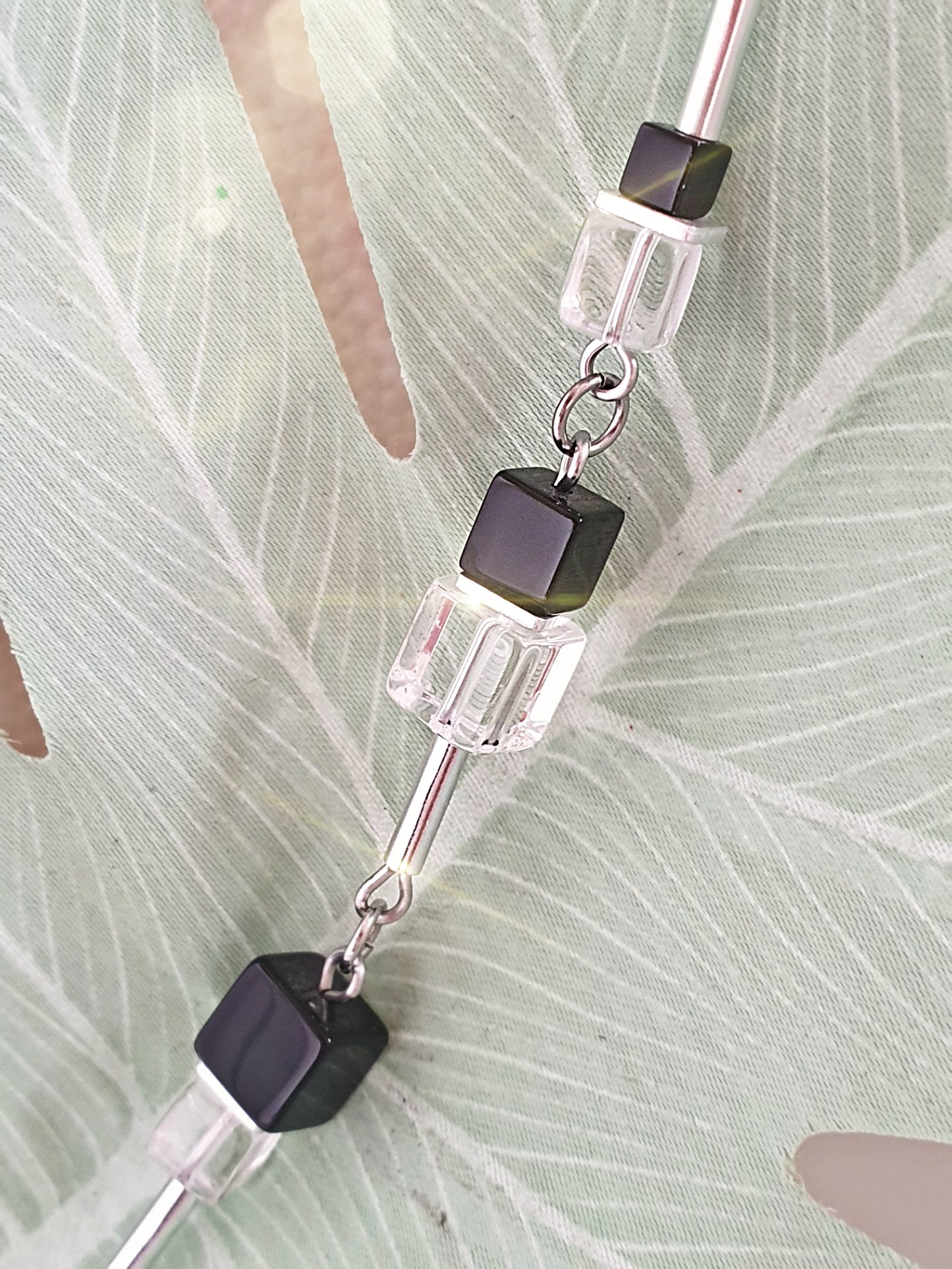 Armband aus Würfeln in Onyx und Bergkristall