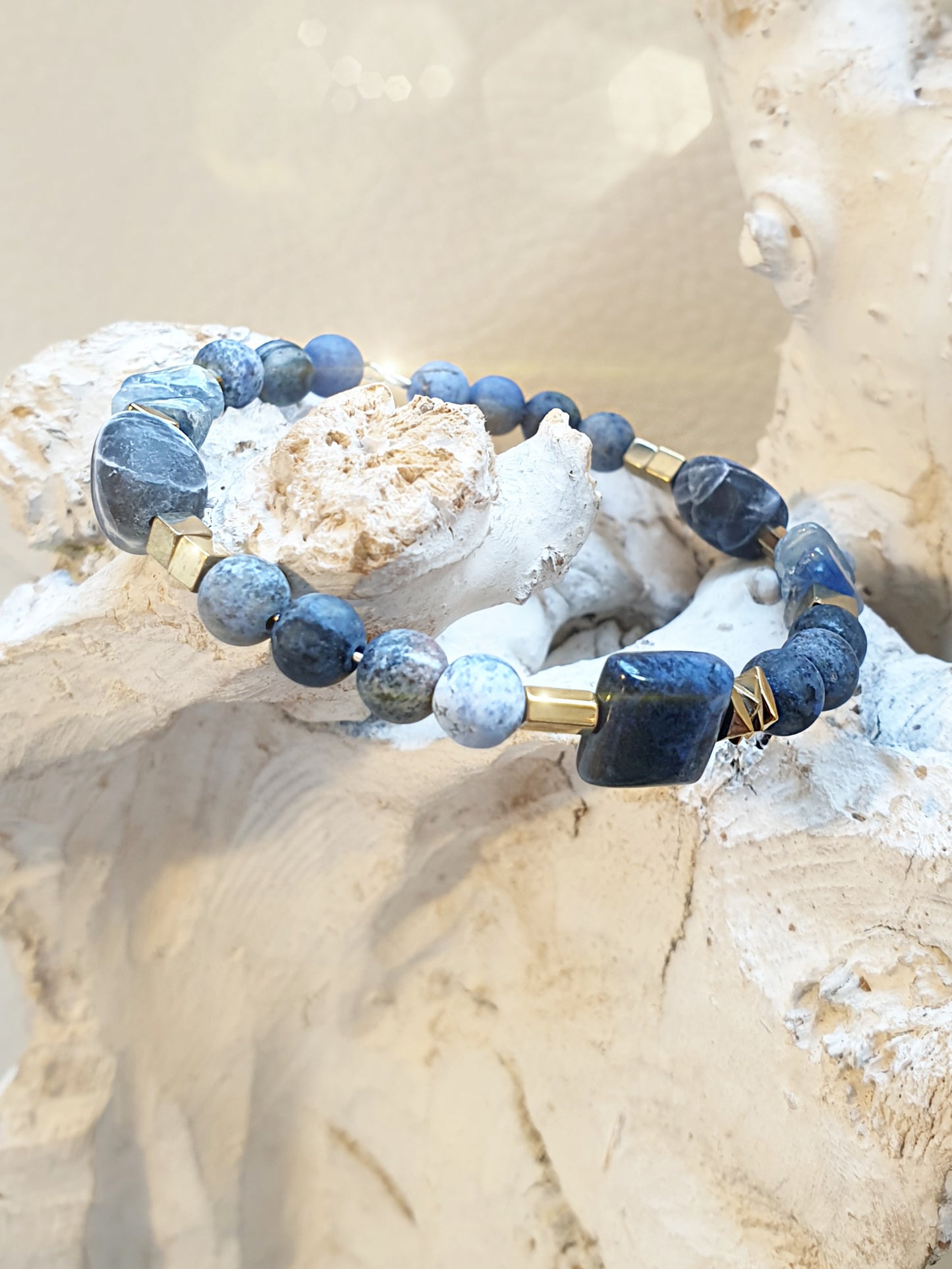 3er Set Armreifen mit blauen Edelsteinen - Dumortierit, Lapislazuli, Kunzit, Sodalit, Aventurin und goldenem Hämatit