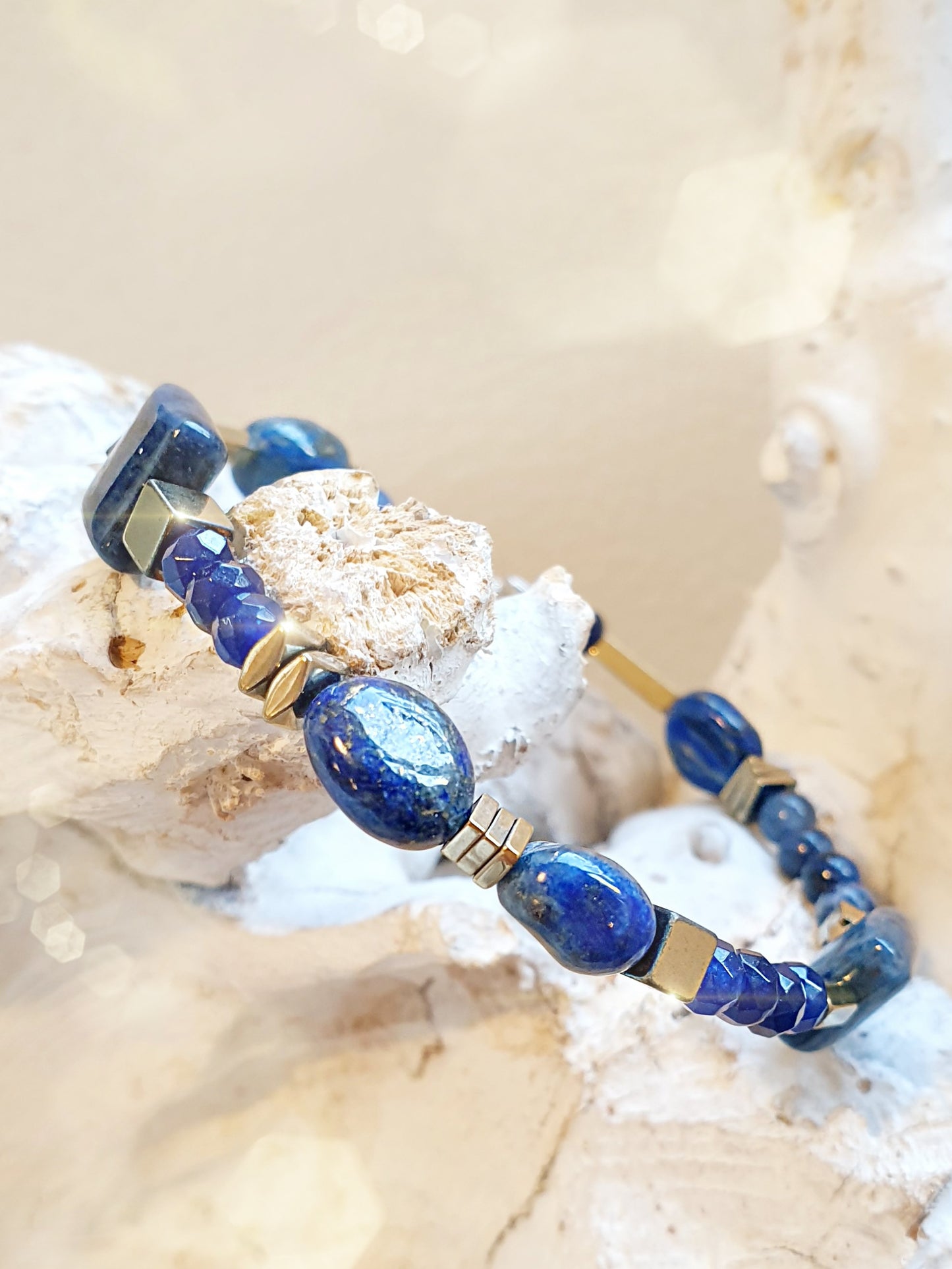 3er Set Armreifen mit blauen Edelsteinen - Dumortierit, Lapislazuli, Kunzit, Sodalit, Aventurin und goldenem Hämatit