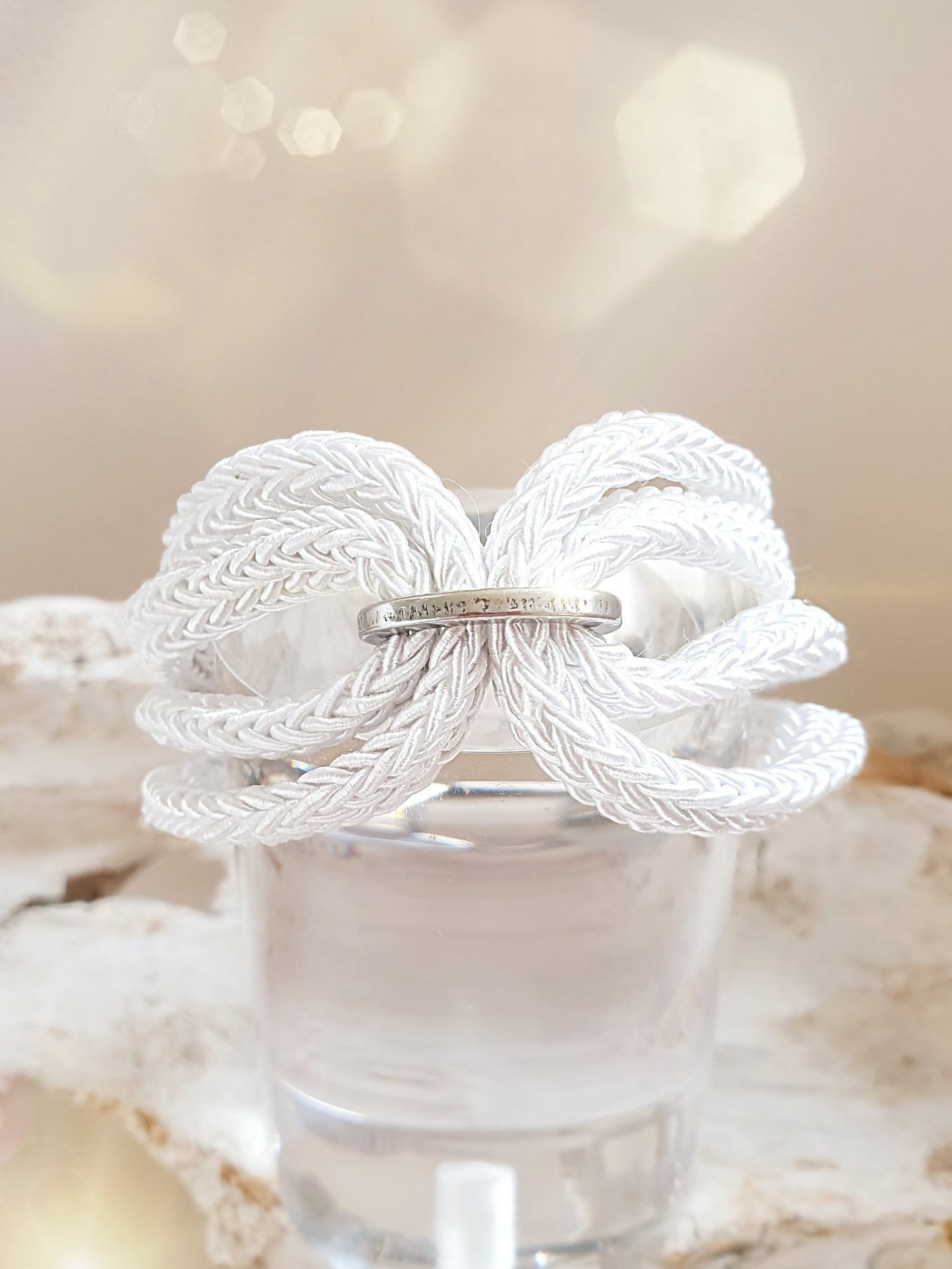 Armband aus textilem Seil in Weiß