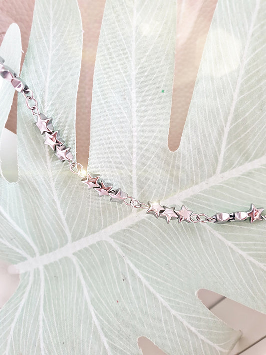 Armband aus kleinen Hämatit Sternchen in Silber Detail