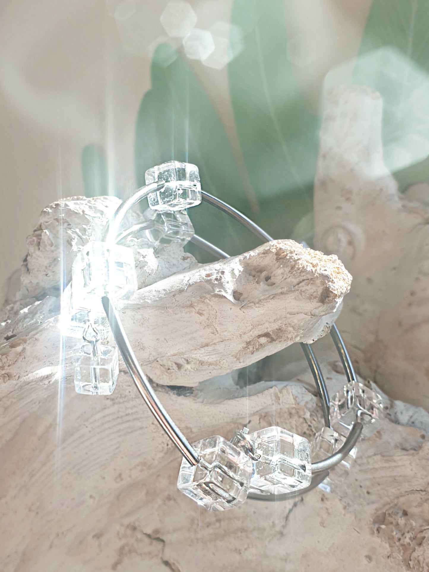 Wickelarmreif aus Edelstahl mit Bergkristall