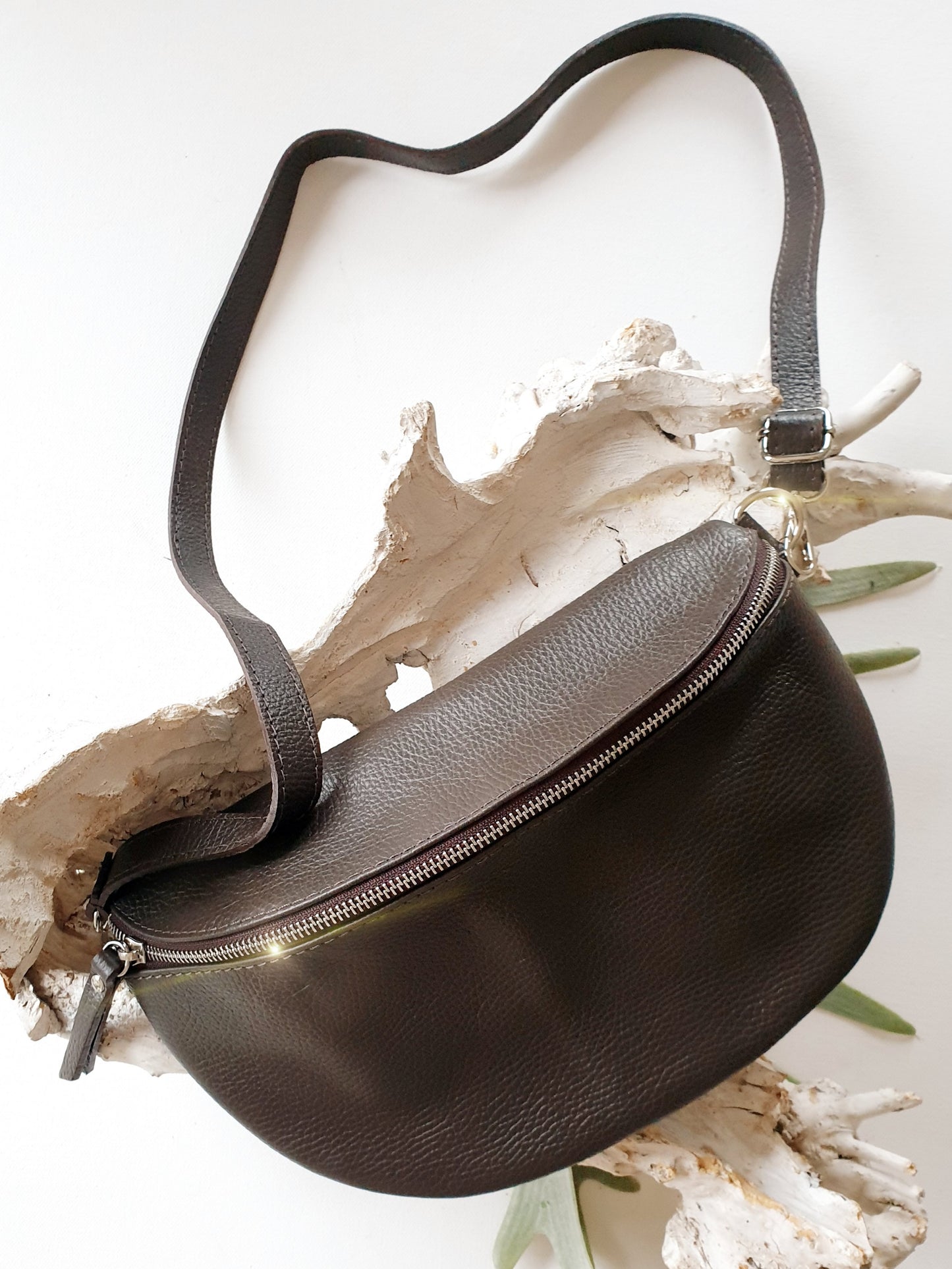 bauchtasche-crossbody-leder-dunkelbraun-1
