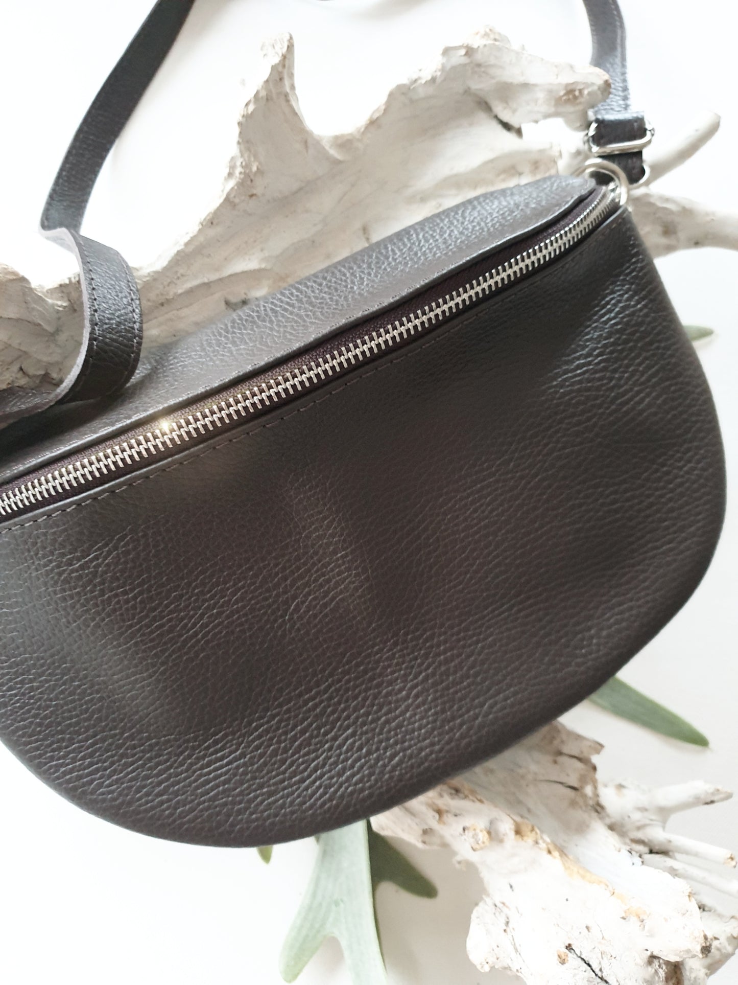 bauchtasche-crossbody-leder-dunkelbraun-1