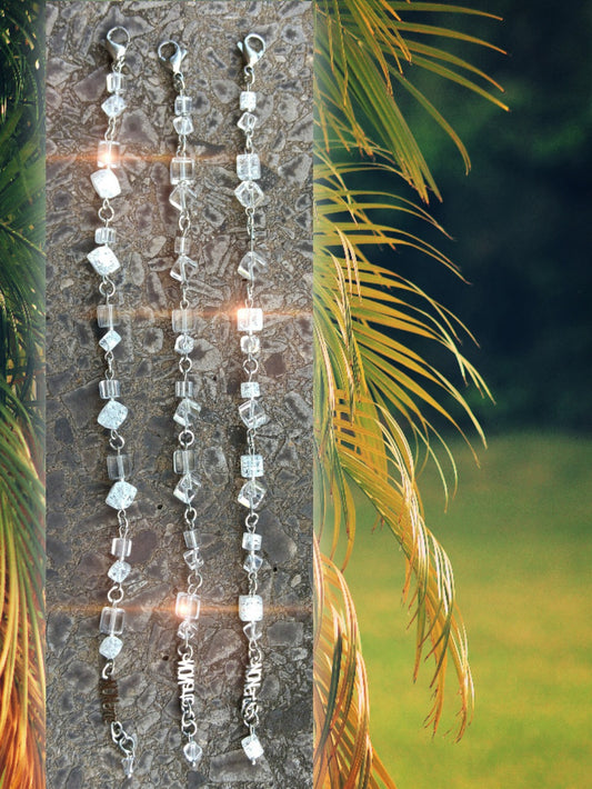 Zierliches Armband aus Bergkristallwürfeln klar und gecrasht