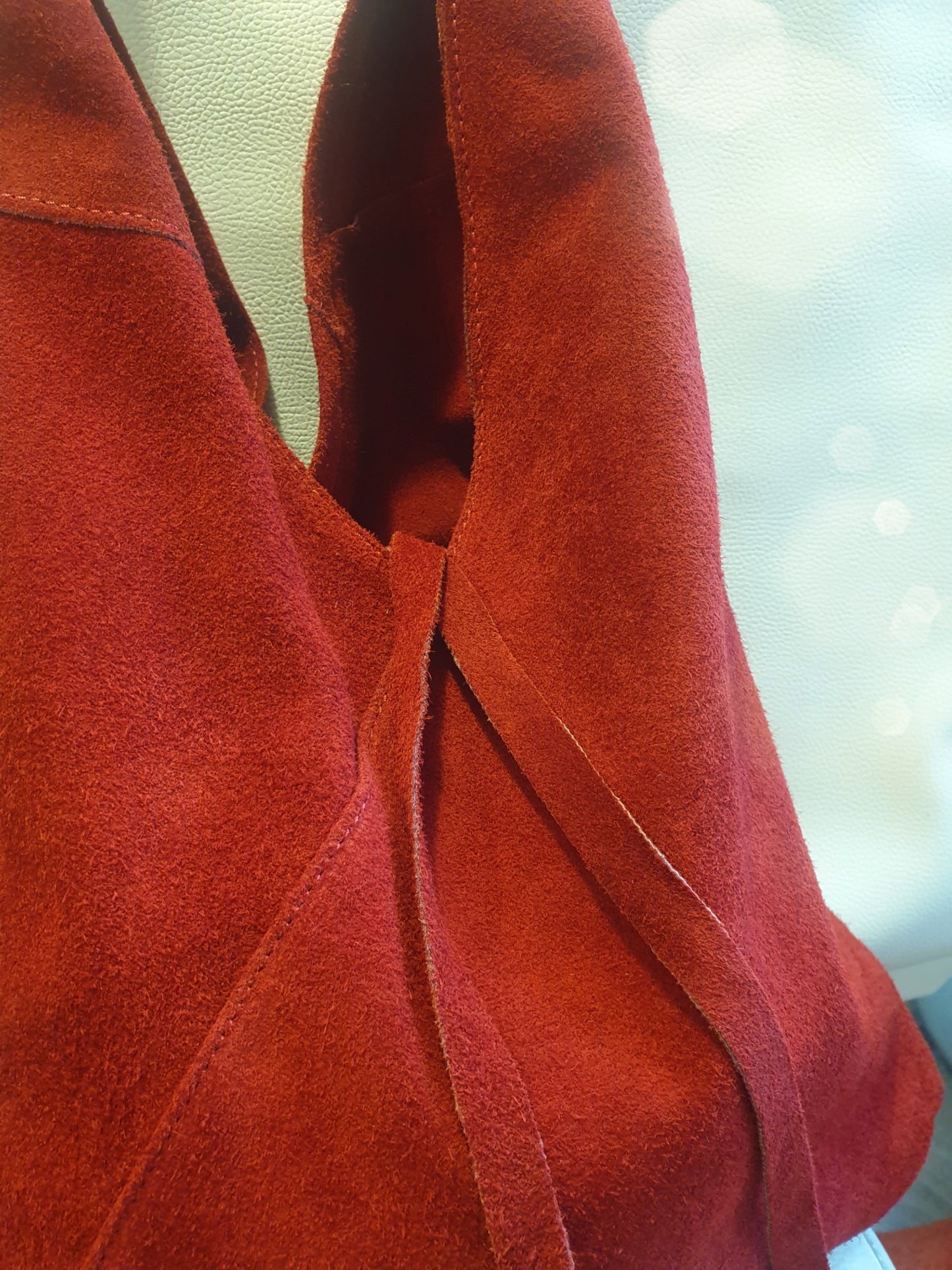Beuteltasche aus Wildleder in Rot