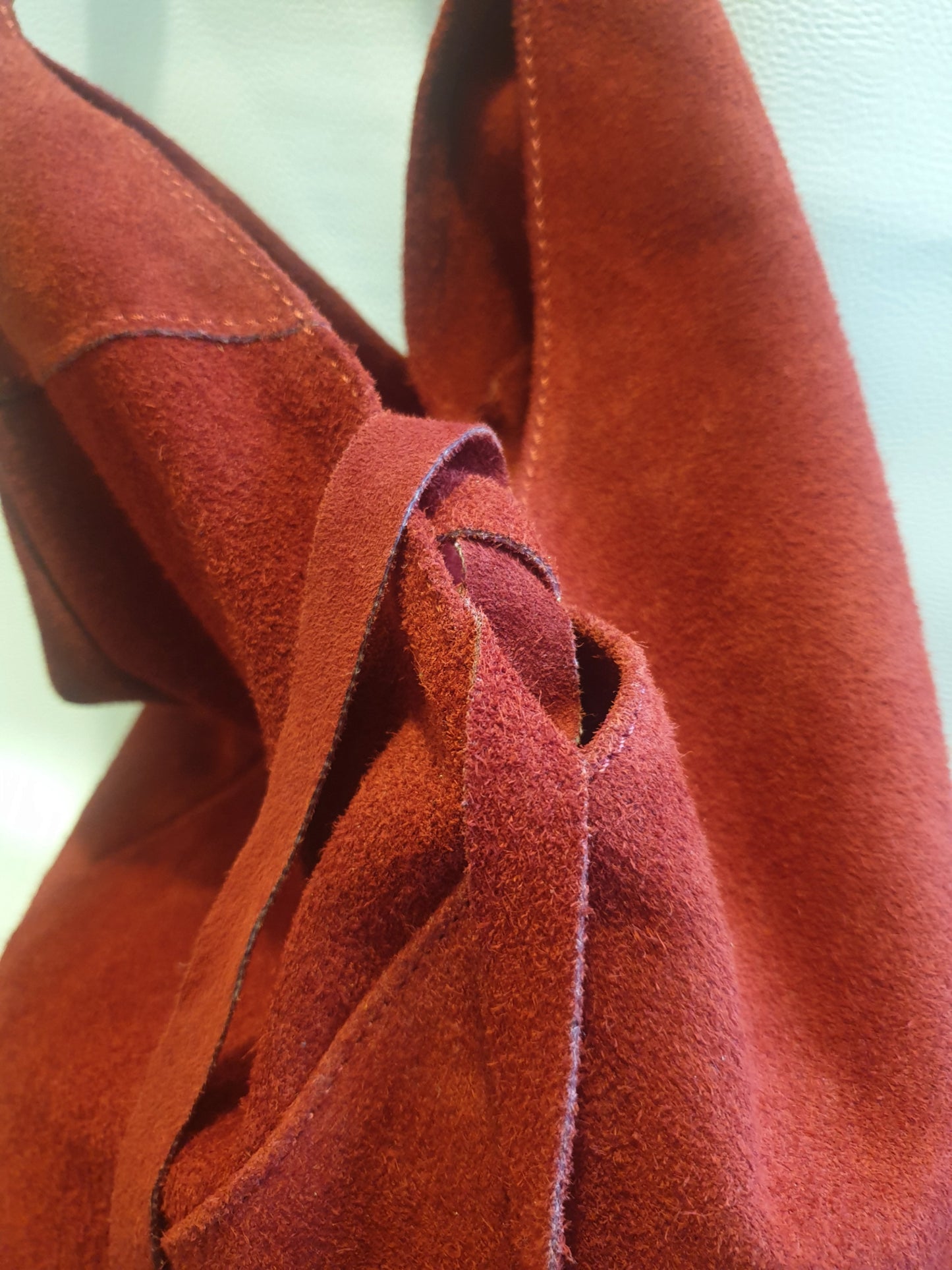 Beuteltasche aus Wildleder in Rot