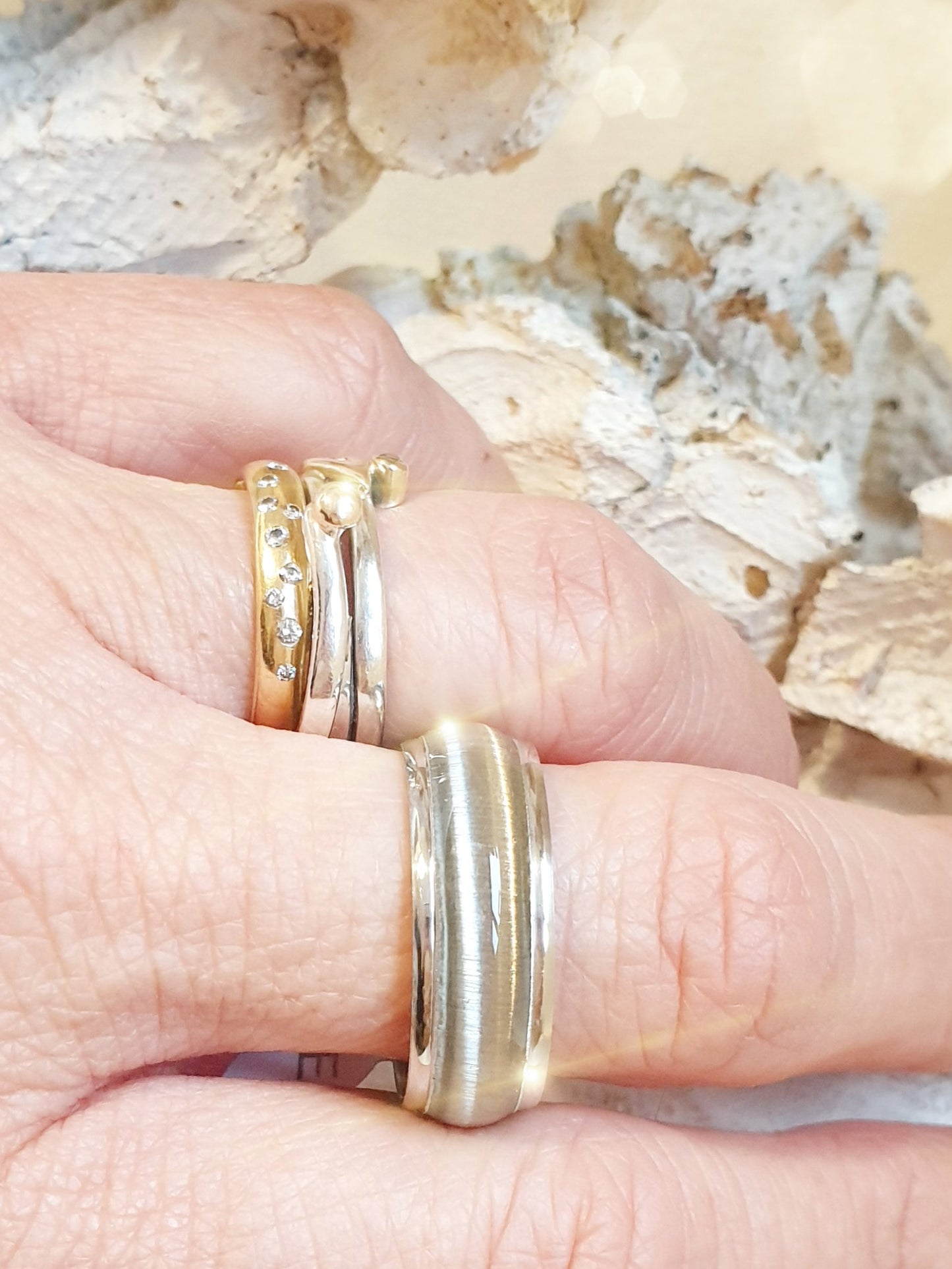 Edelstahl-Ring mit Perlmuttschimmer