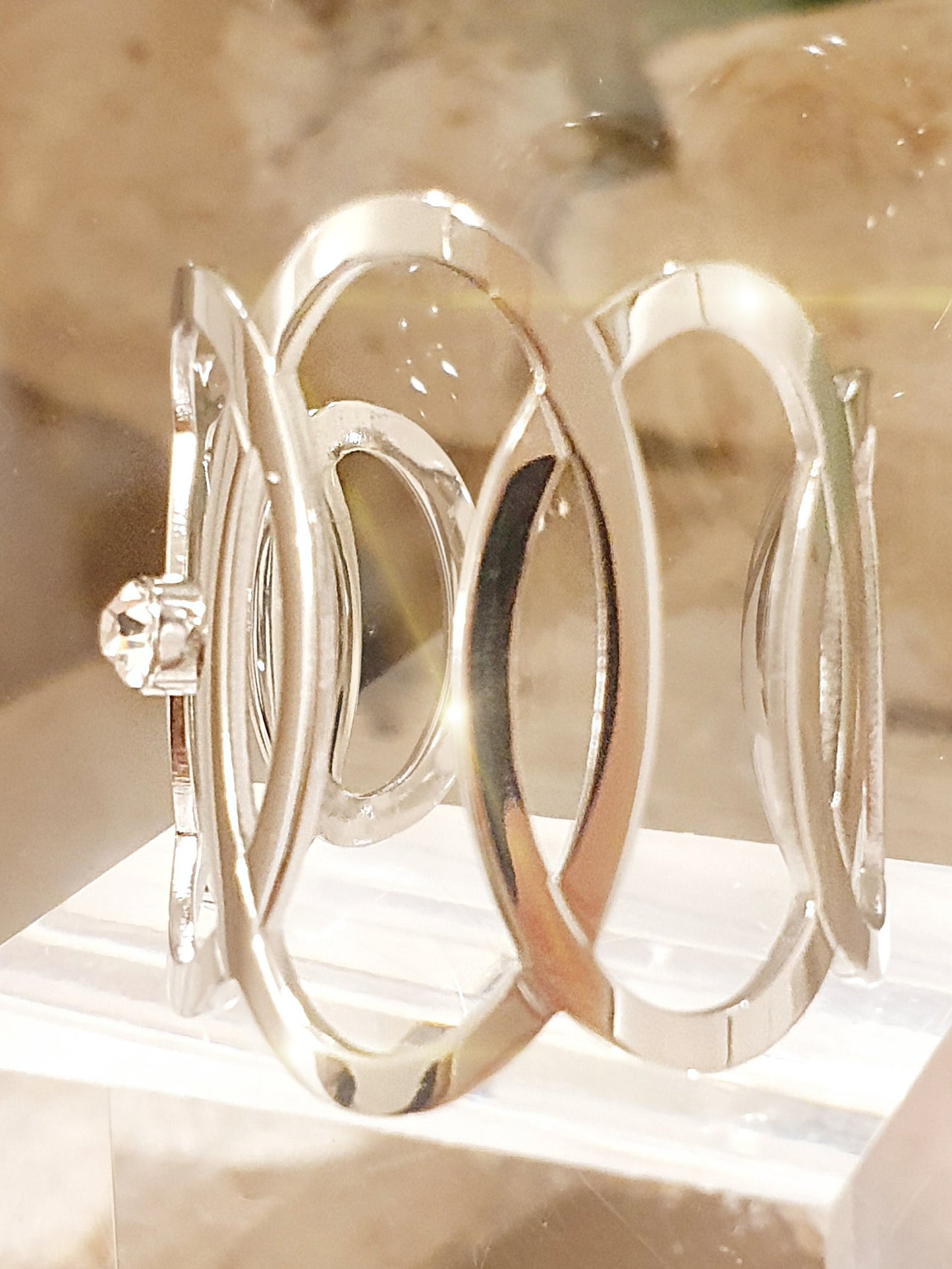 Großer filigraner Edelstahlring mit Strassstein