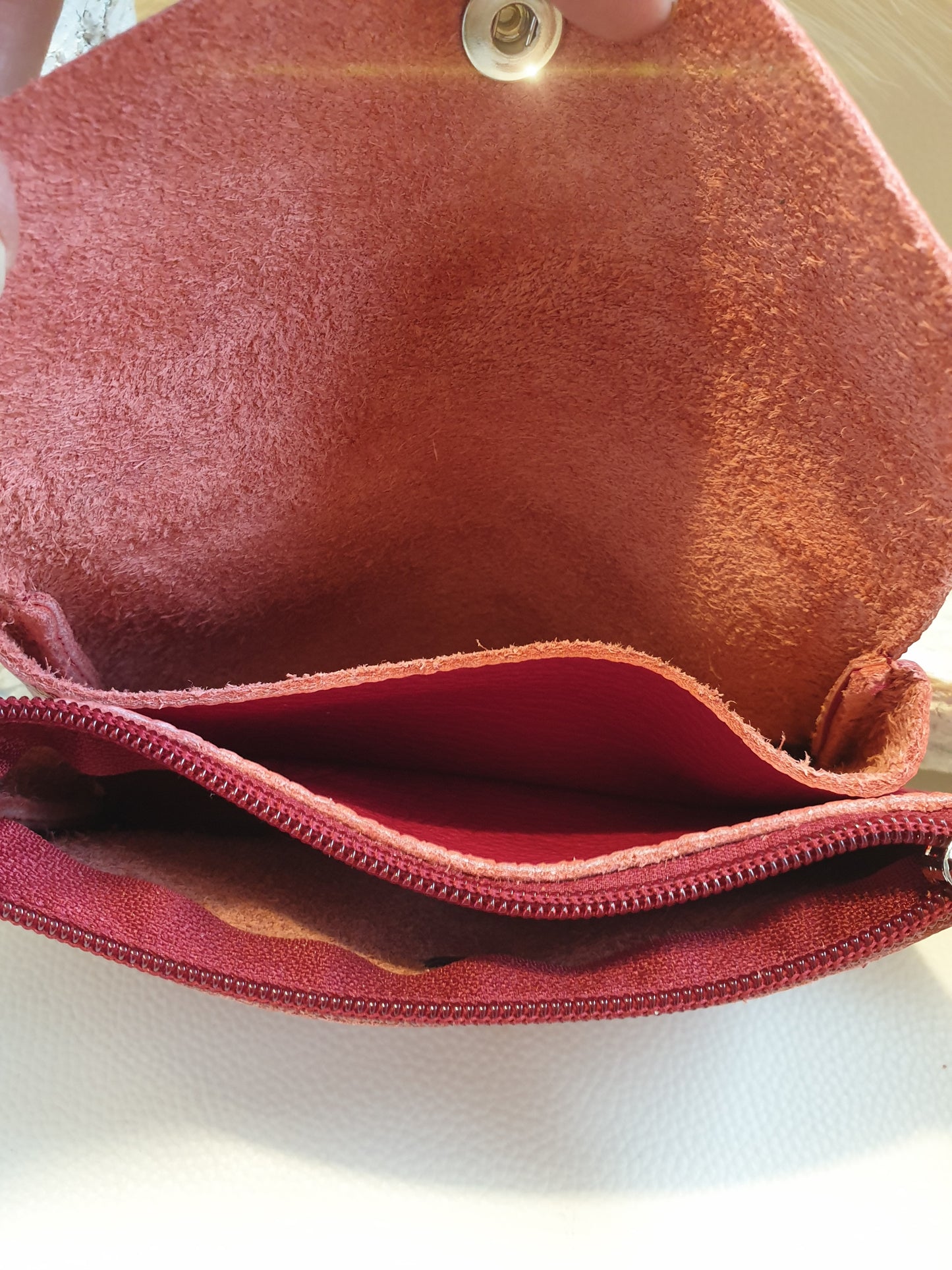 Geldbeutel aus rotem Leder mit Kartenetui
