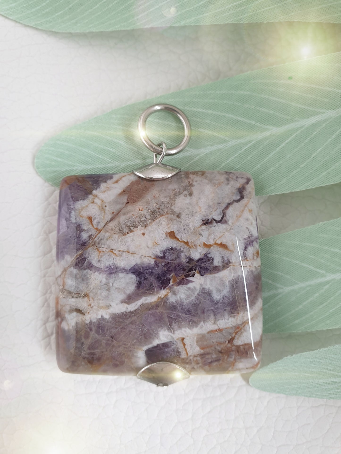 Großer, quadratischer Anhänger aus Amethyst