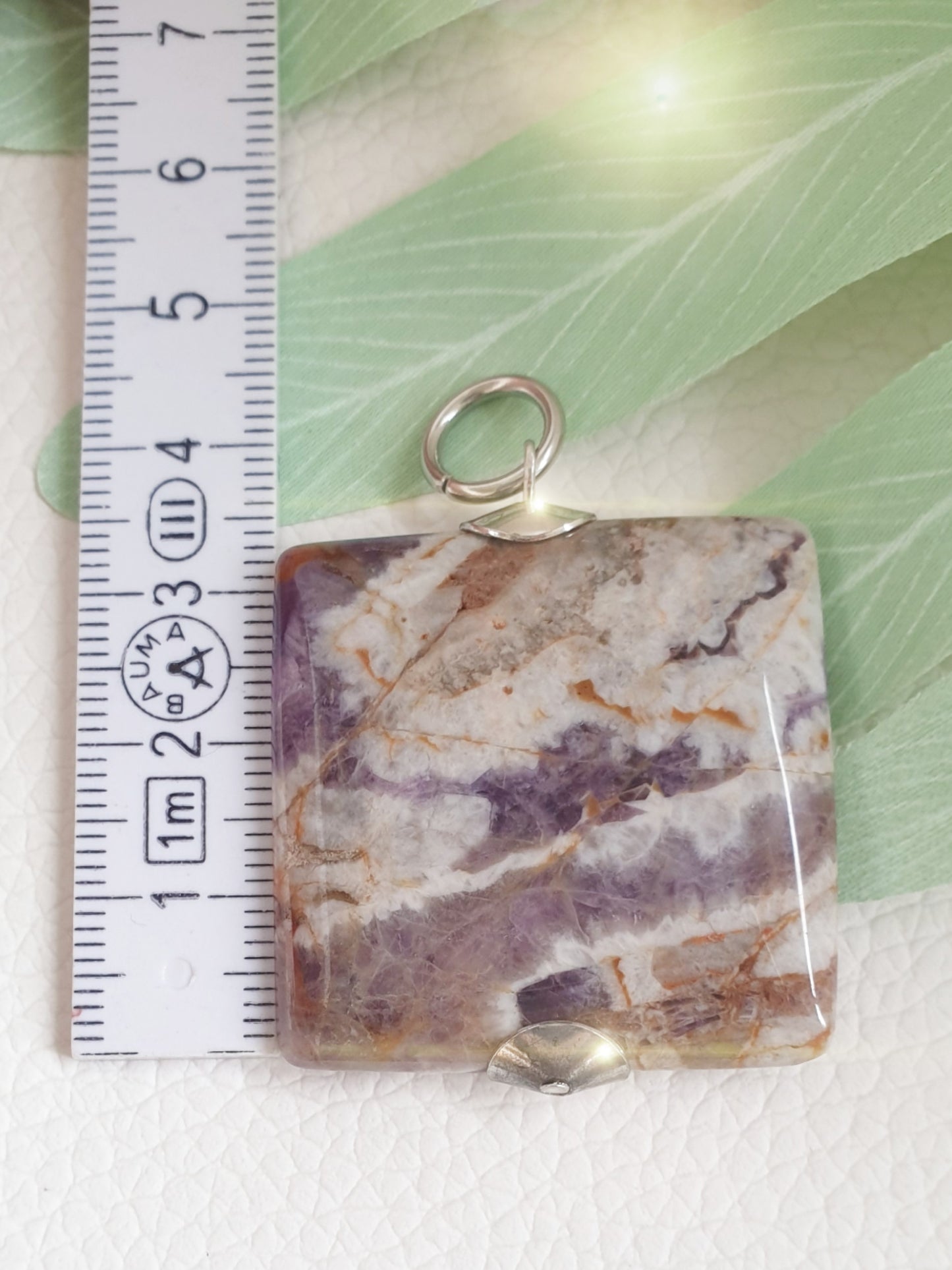 Großer, quadratischer Anhänger aus Amethyst