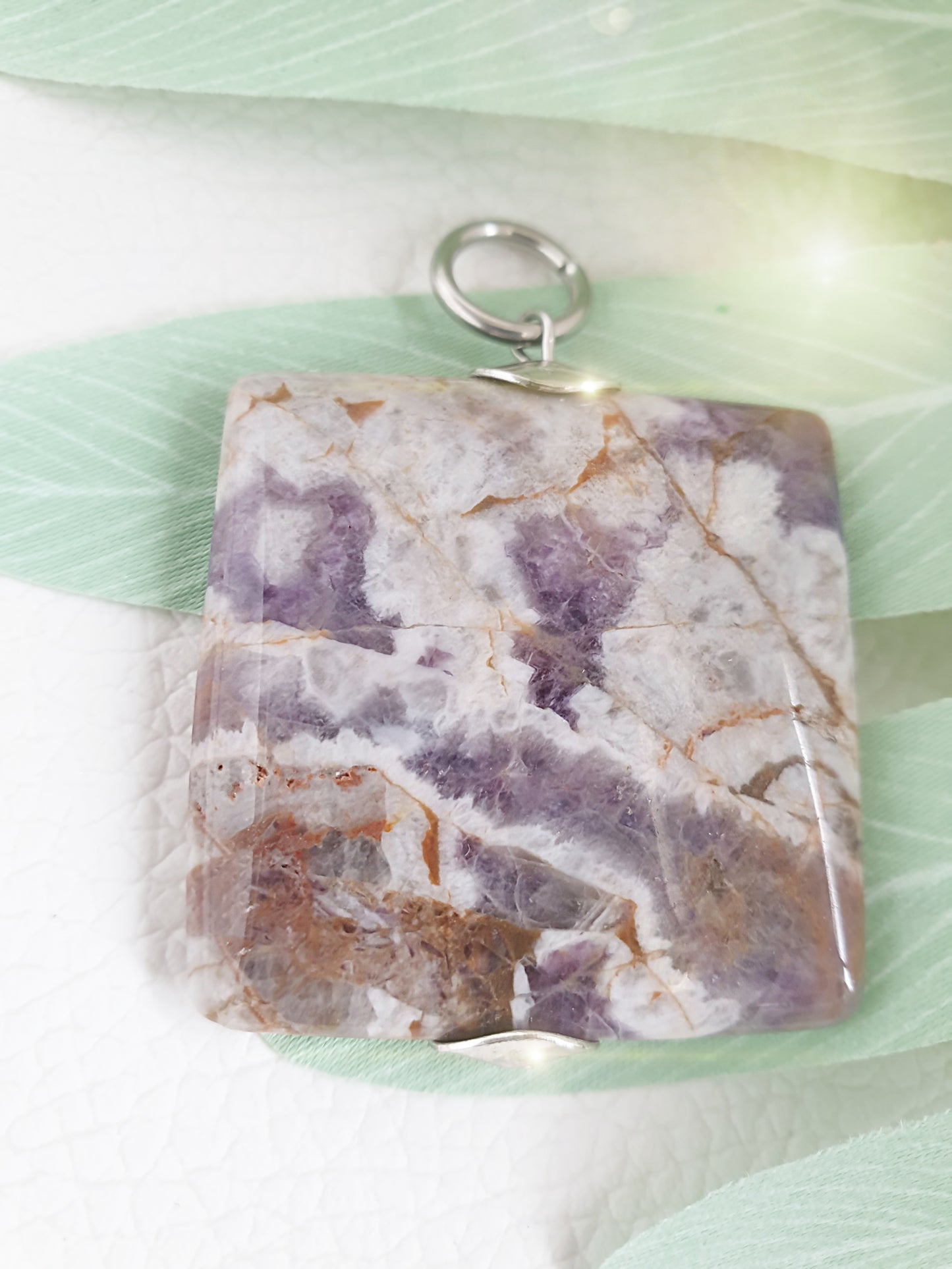 Großer, quadratischer Anhänger aus Amethyst