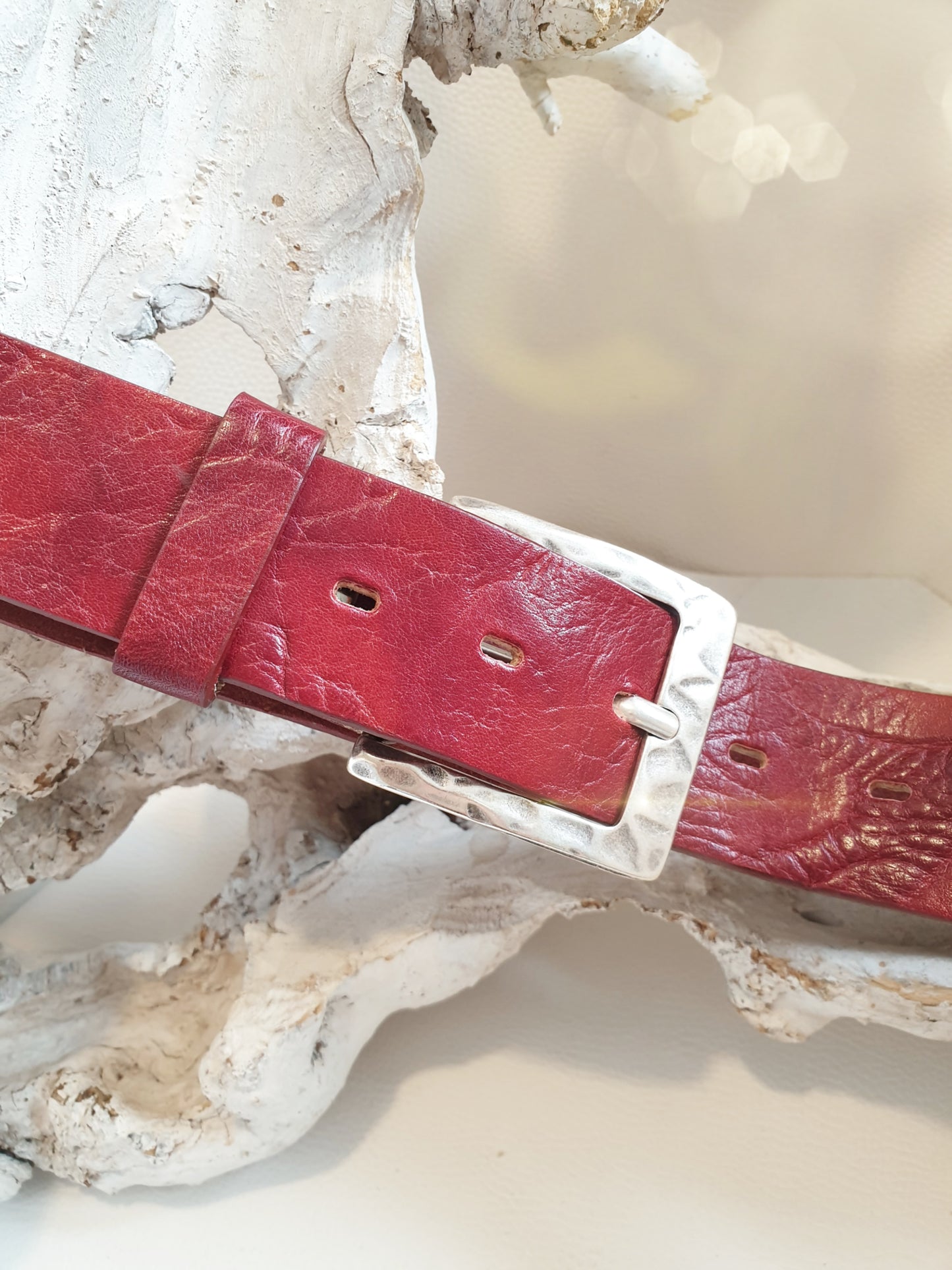 Gürtel aus genarbtem Leder in Rot Schnalle 1