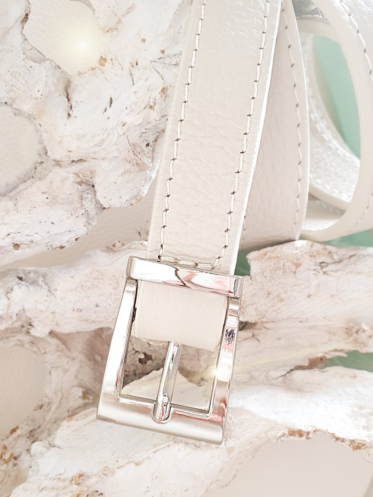 Schmaler Ledergürtel in Creme Beige