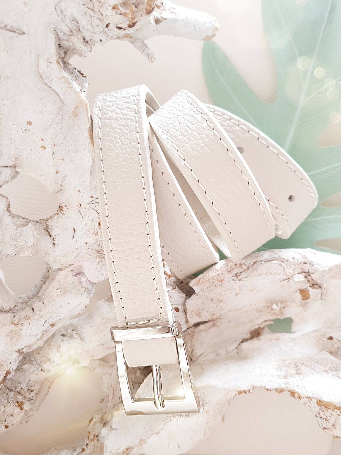 Schmaler Ledergürtel in Creme Beige