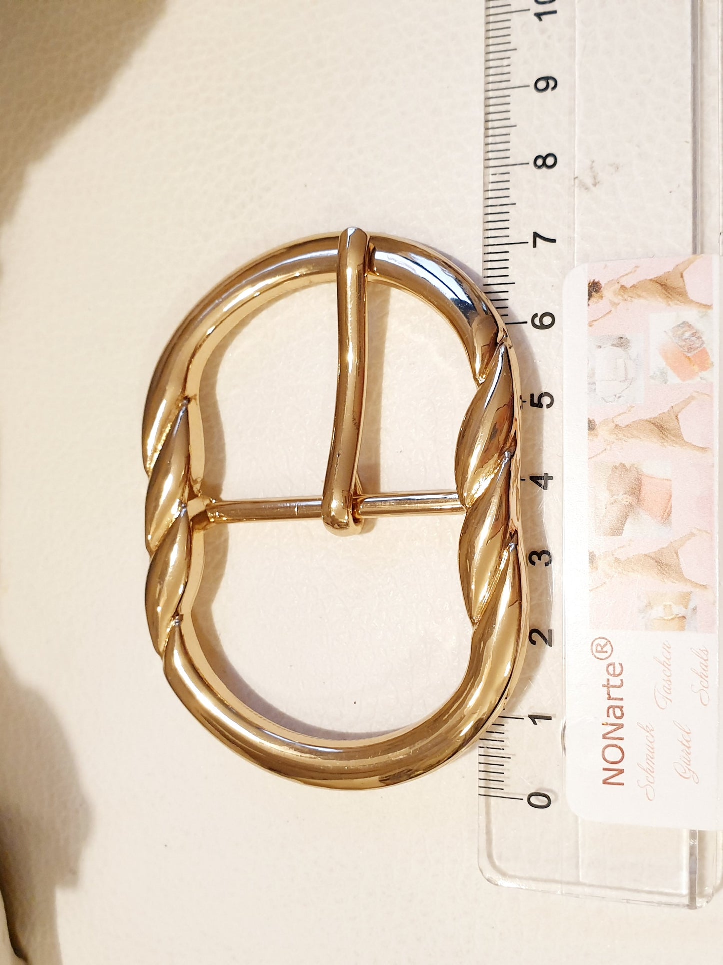Elegante Gürtelschnalle in Gold