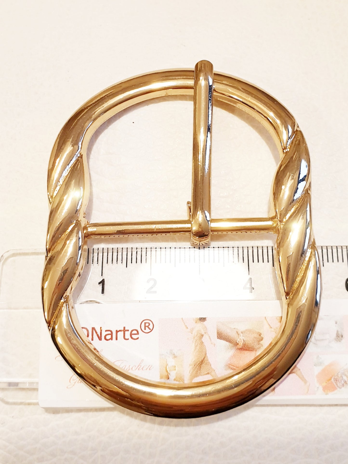 Elegante Gürtelschnalle in Gold